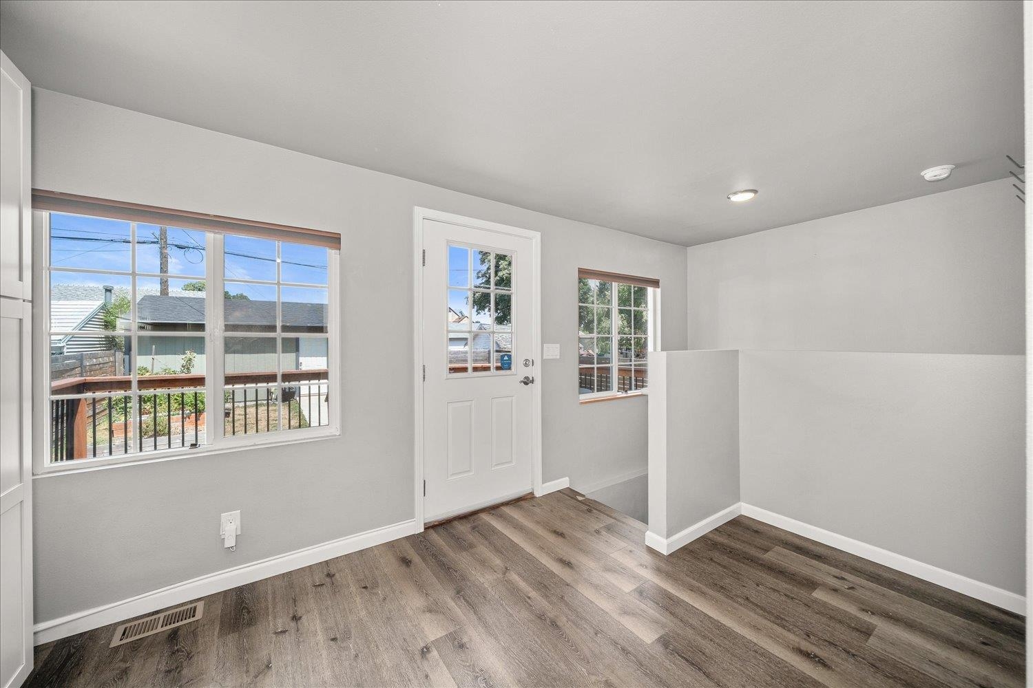 915 E Crown Ave - Photo 9