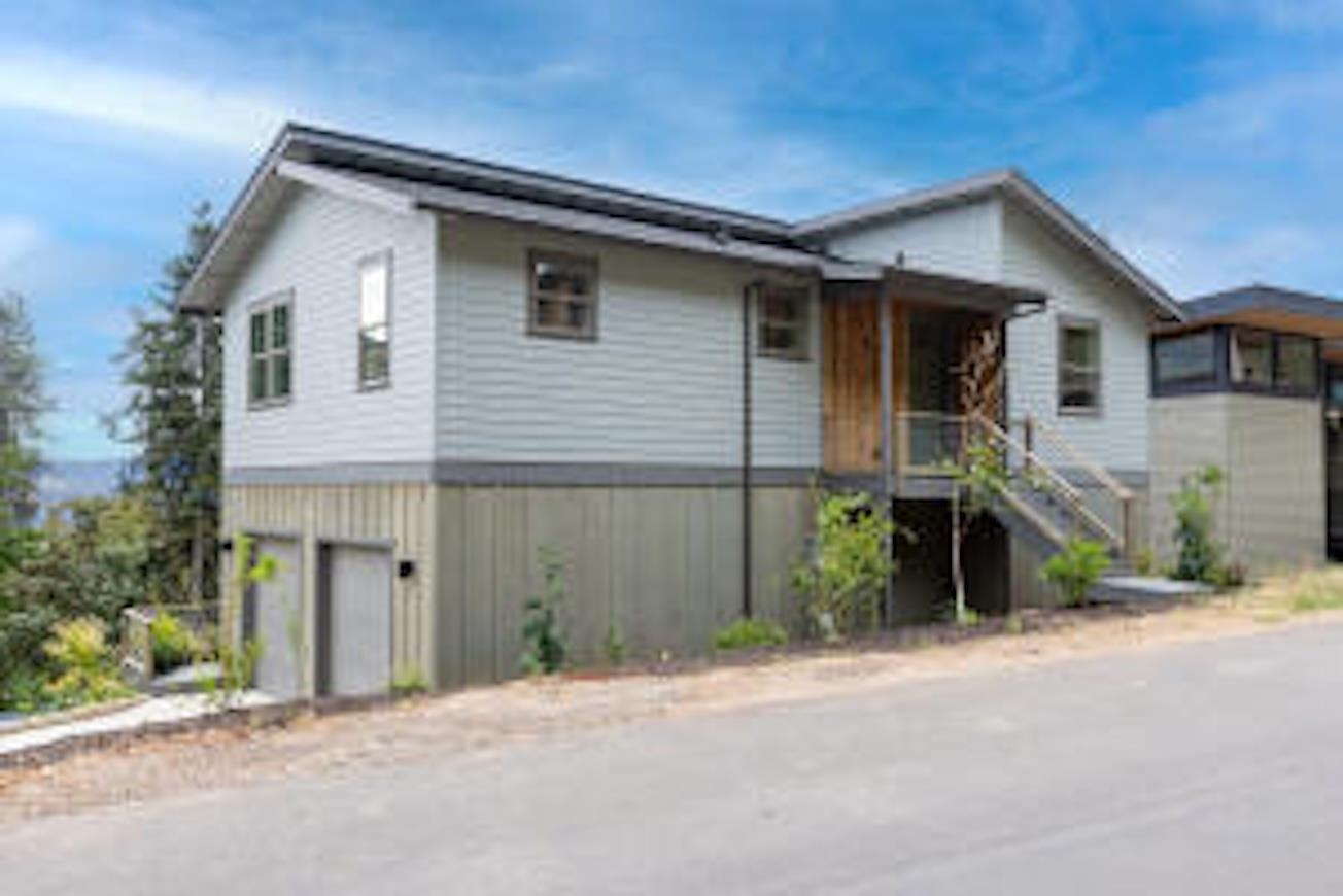 215 NW Sophie Ln - Photo 1