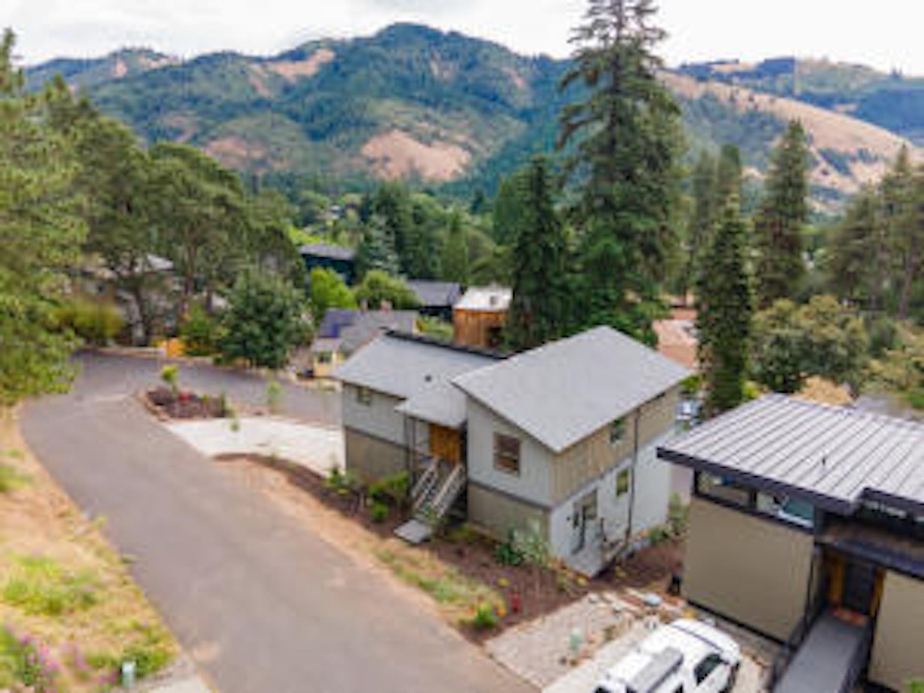 215 NW Sophie Ln - Photo 3