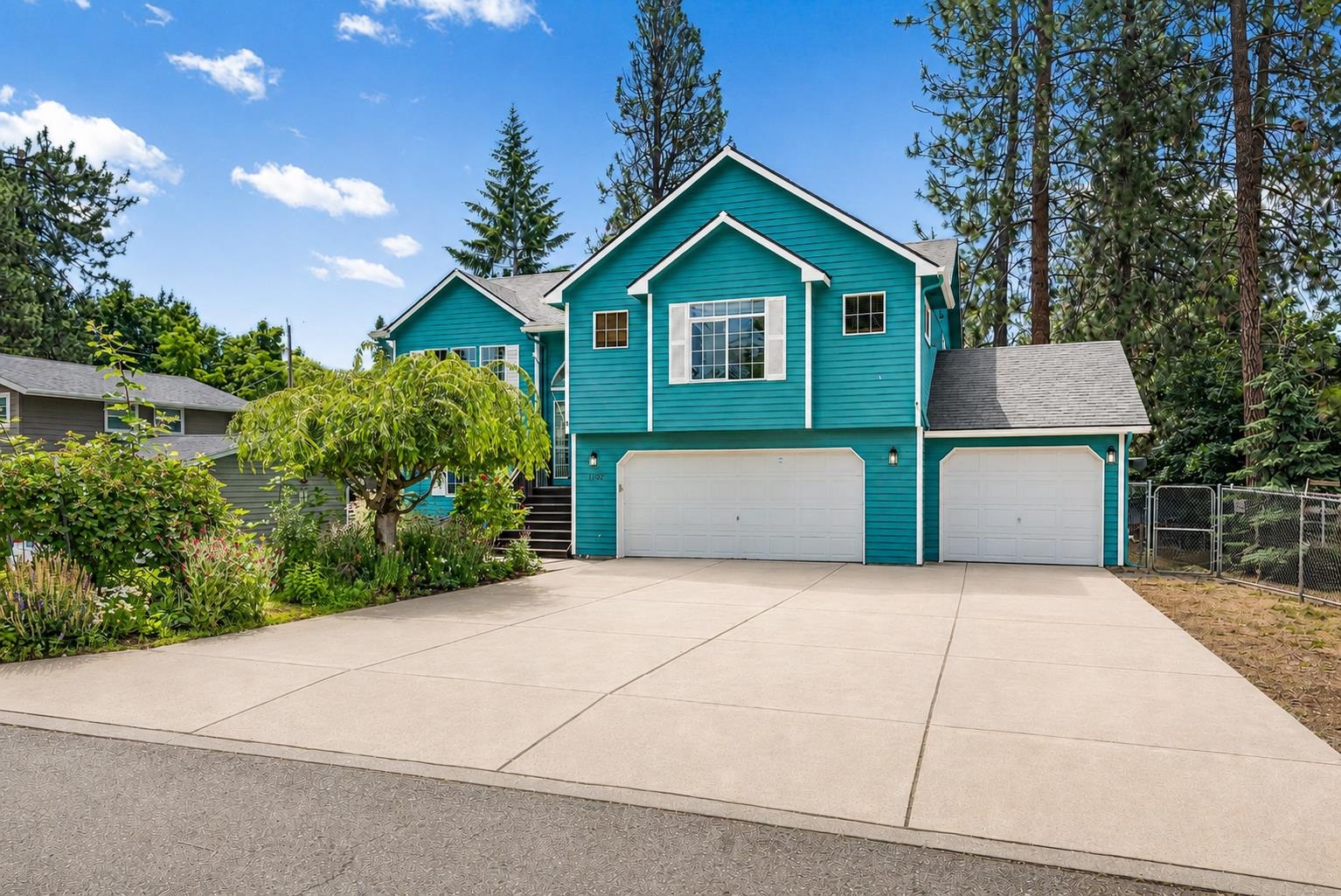 11202 E 17th Ave - Photo 2
