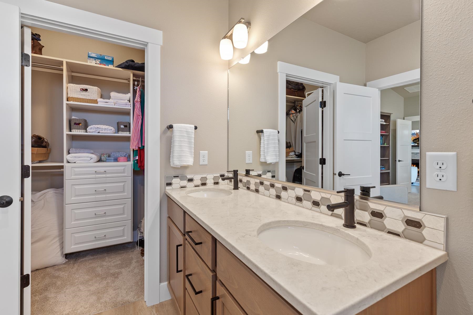 2671 N HETON Ln - Photo 18