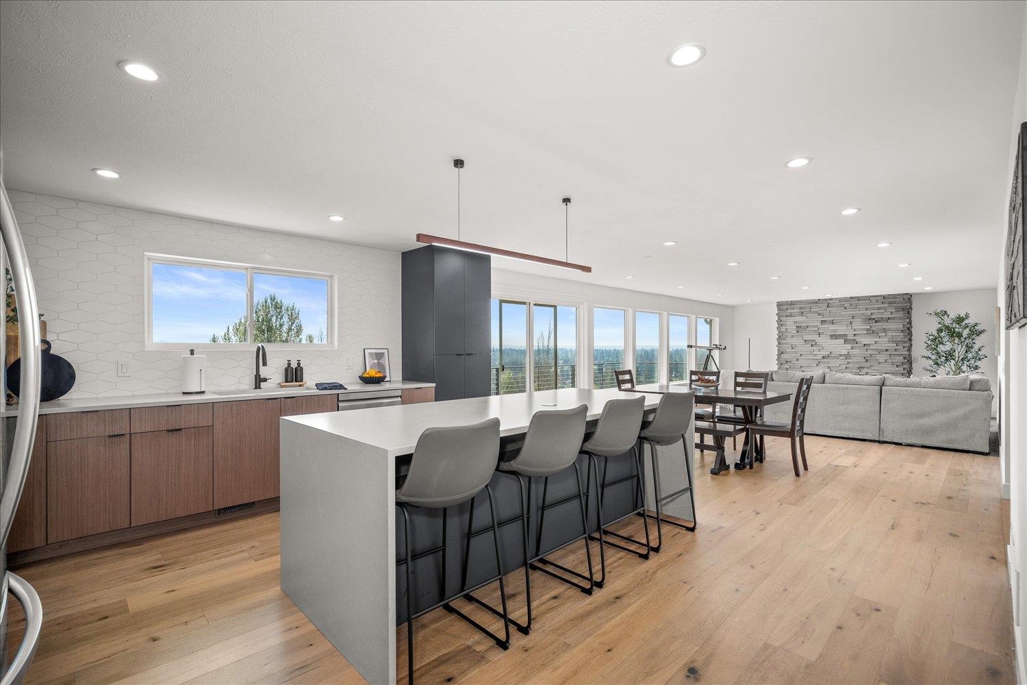8312 N Northview Rd - Photo 3