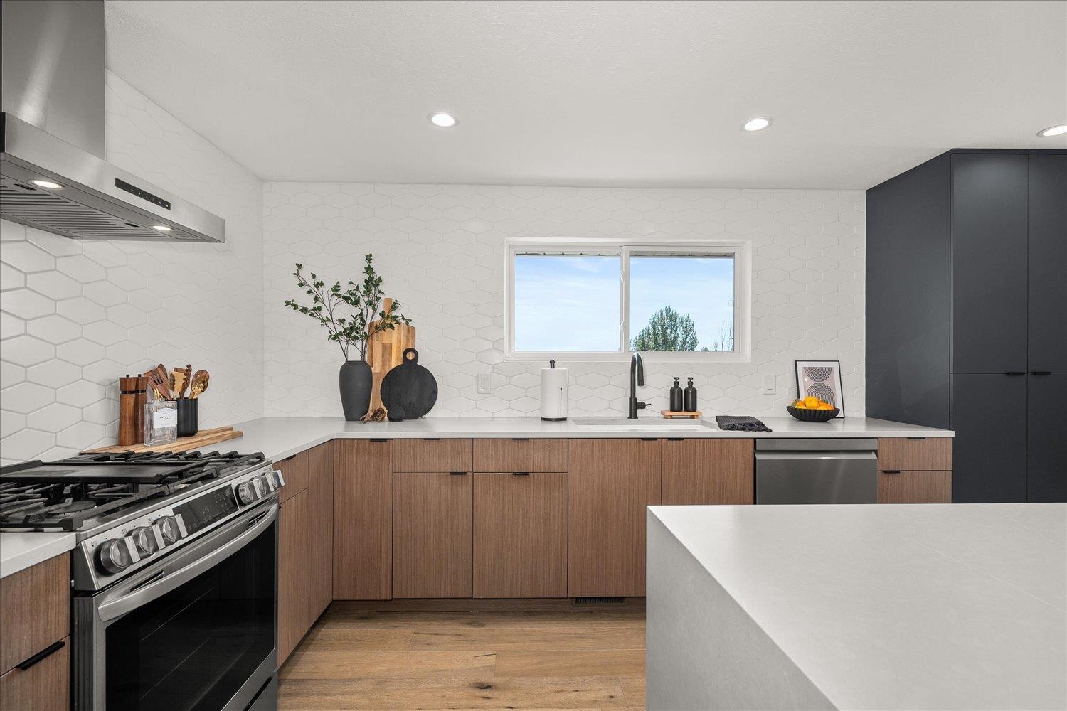 8312 N Northview Rd - Photo 4