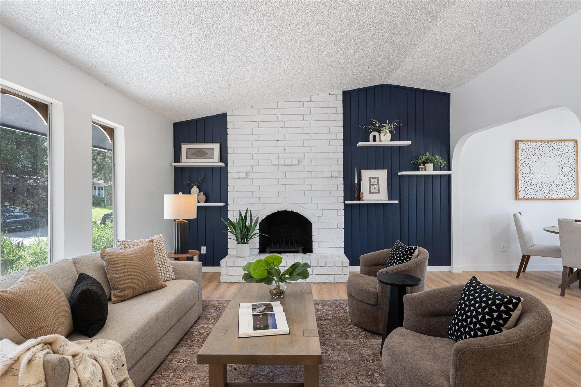 6021 E 11th Ave - Photo 2
