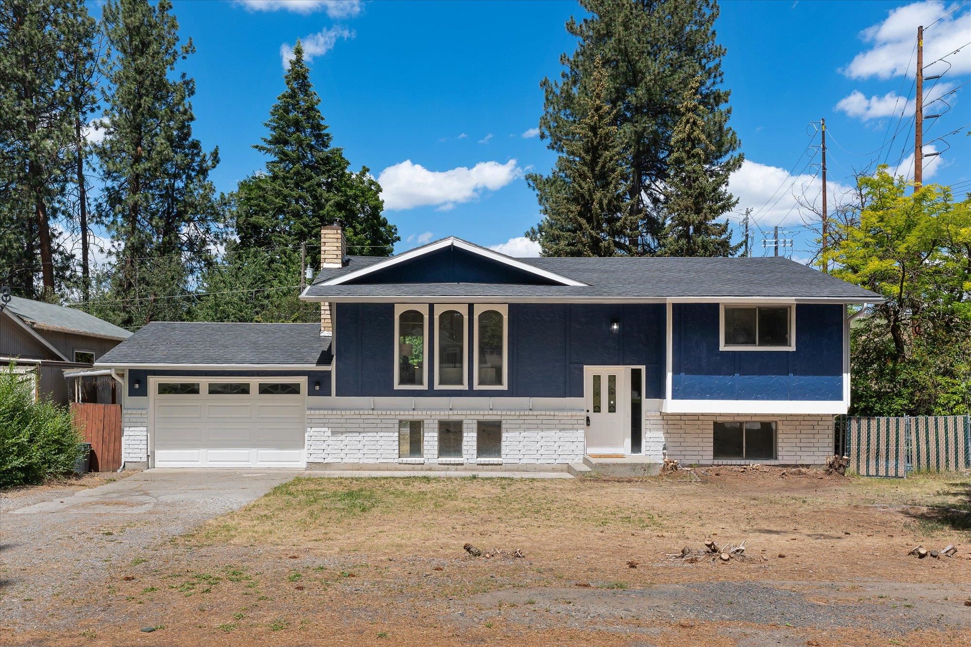 6021 E 11th Ave - Photo 1