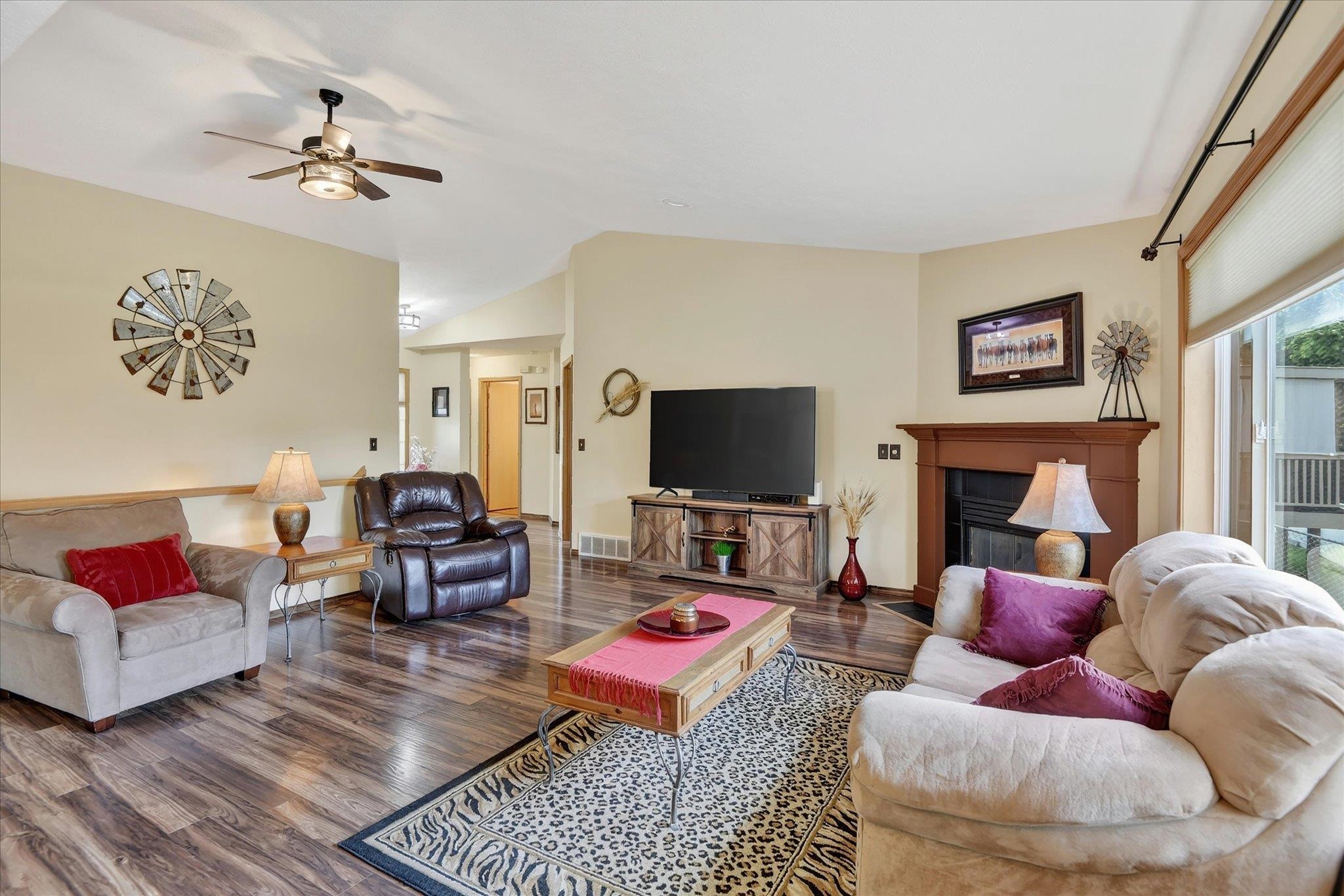 306 S Calvin Ln - Photo 3