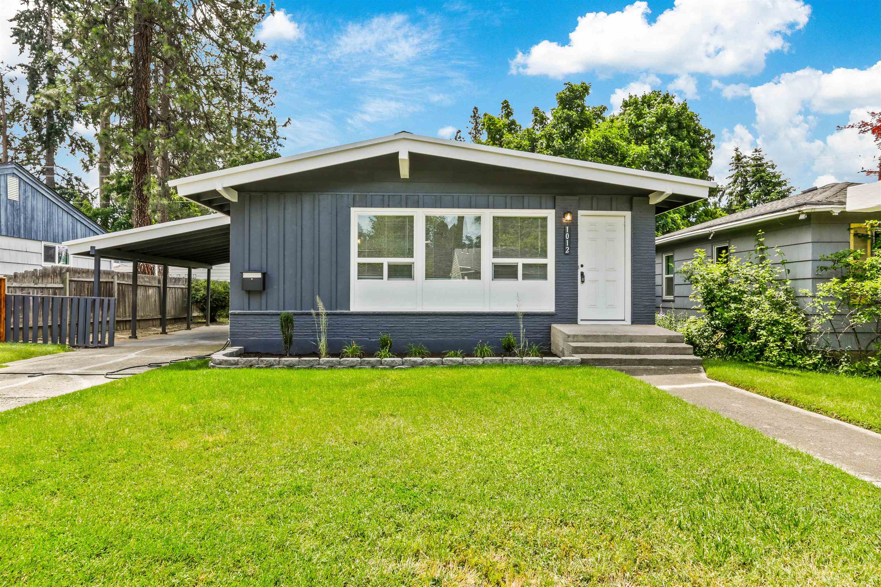 1012 E 37th Ave - Photo 1