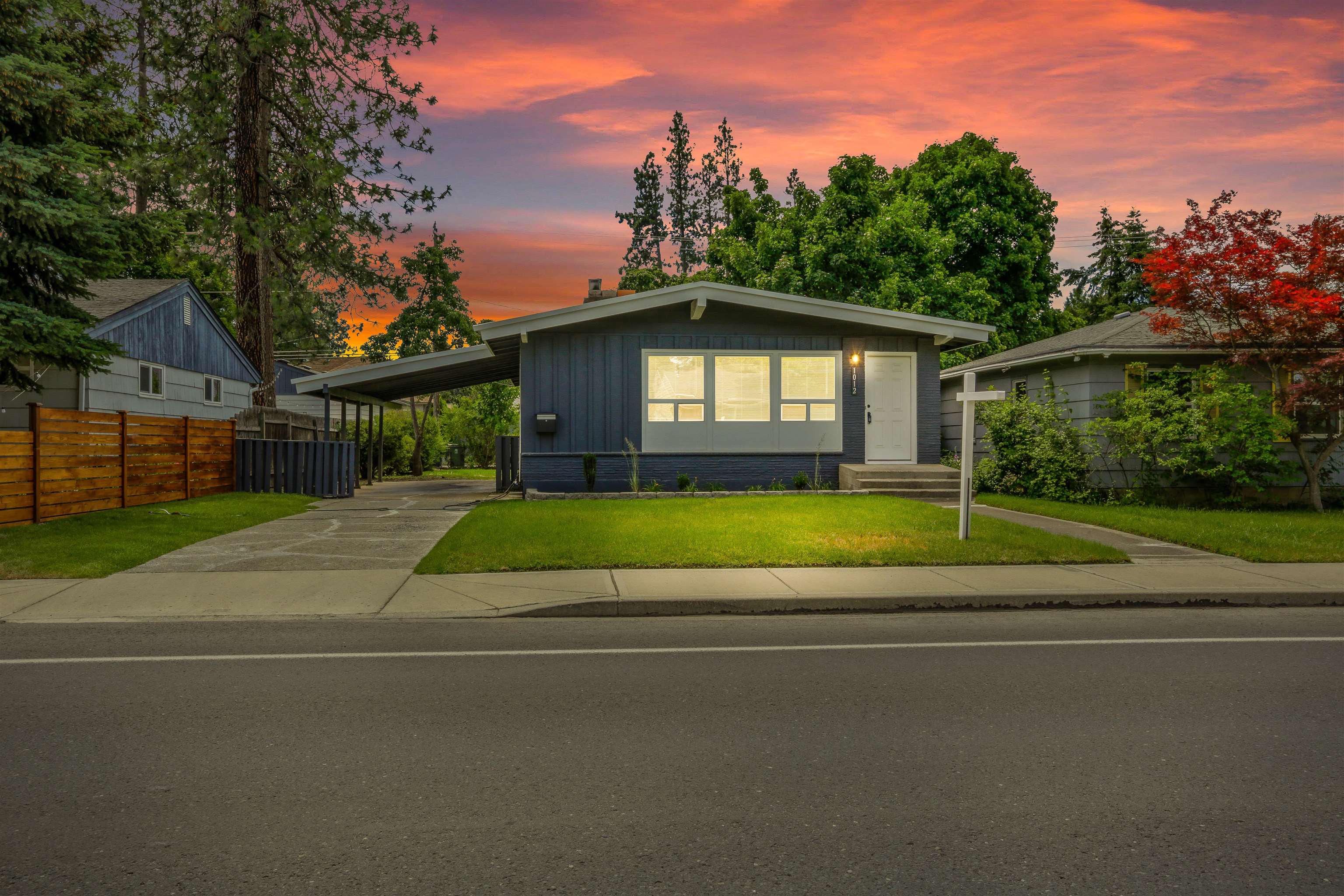1012 E 37th Ave - Photo 2