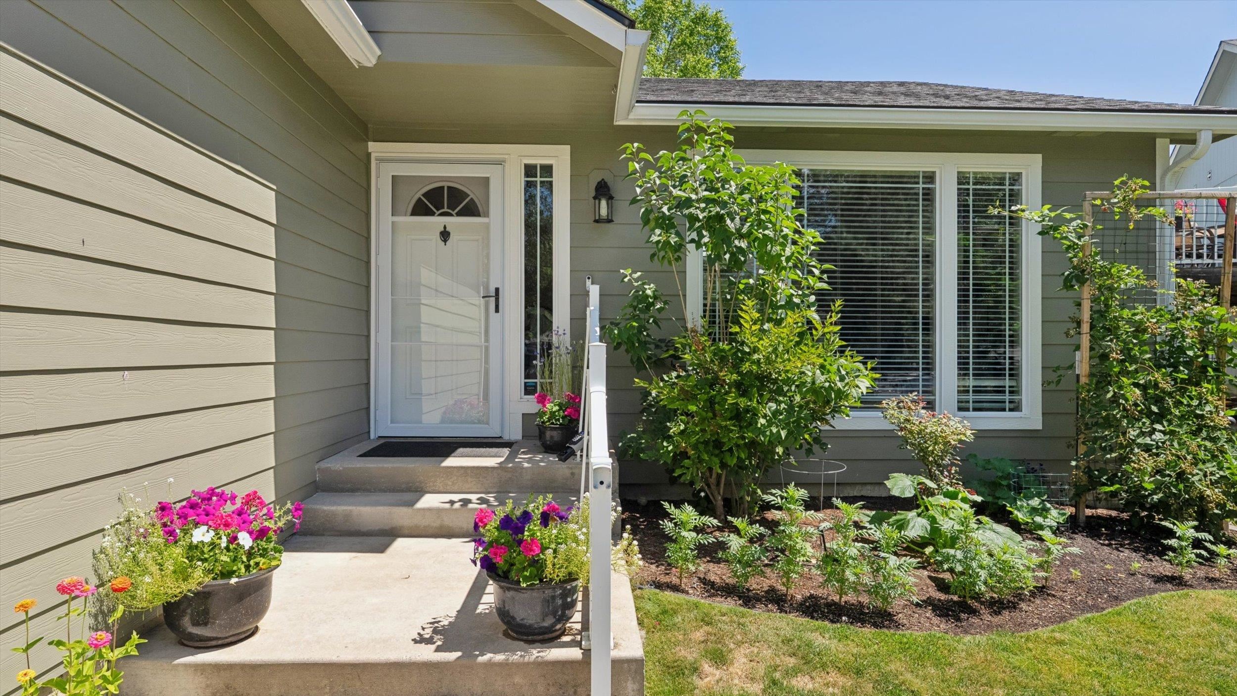 8702 N Pamela St - Photo 2