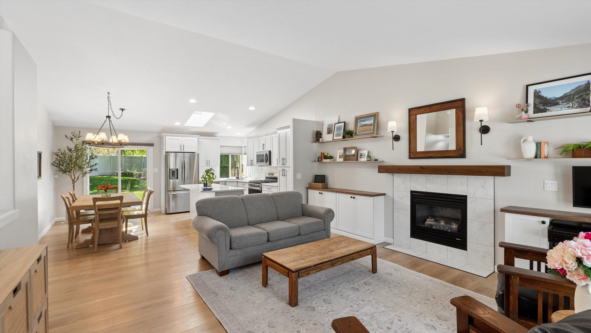8702 N Pamela St - Photo 3