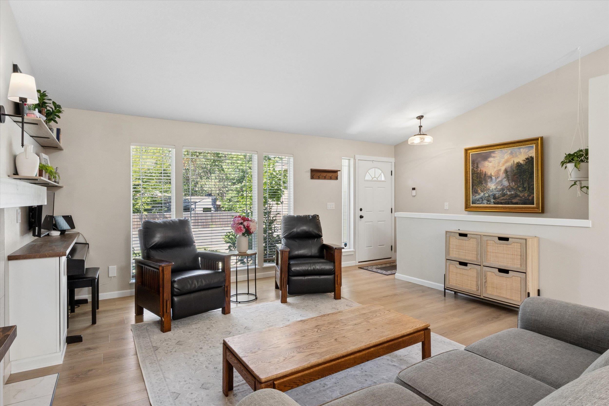 8702 N Pamela St - Photo 5