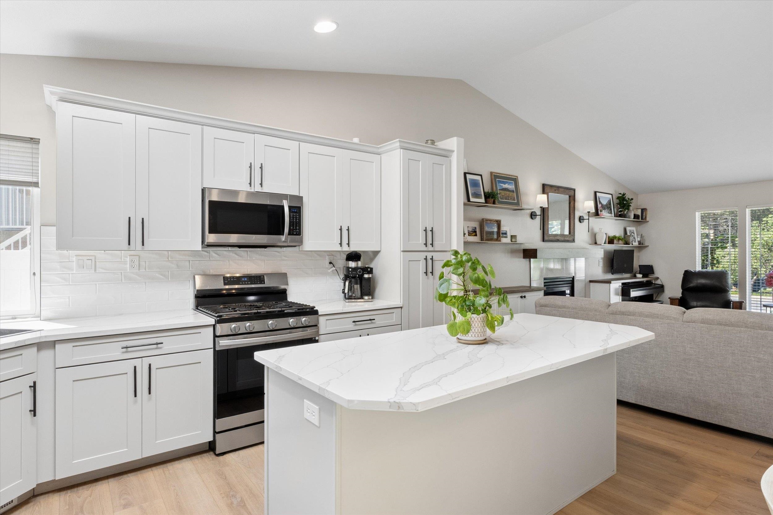 8702 N Pamela St - Photo 9