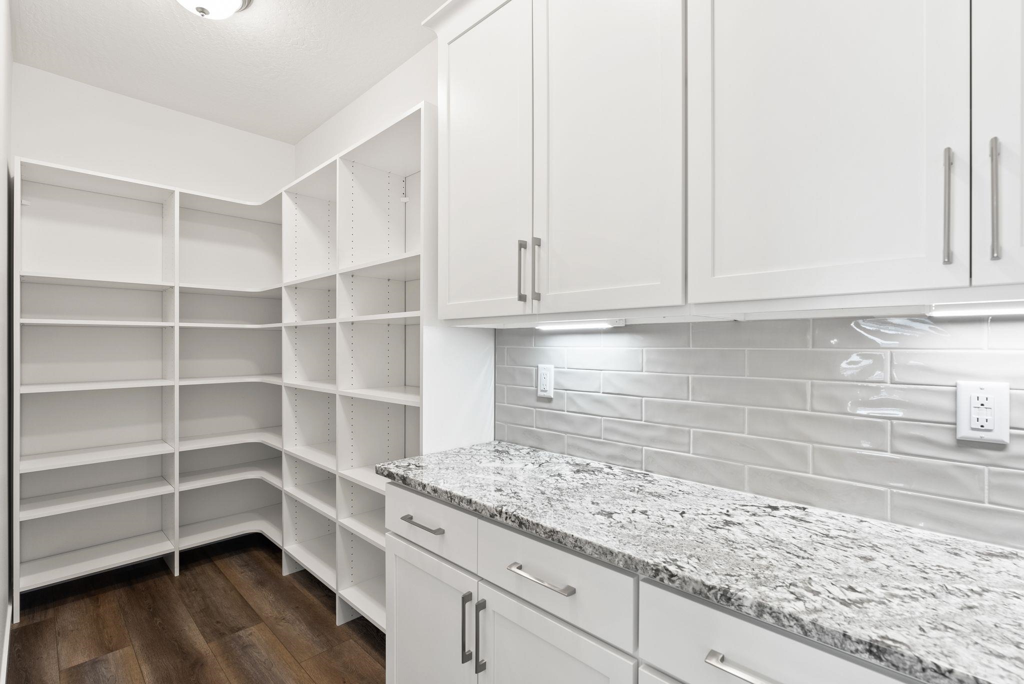 12111 N Montfort Ave - Photo 11