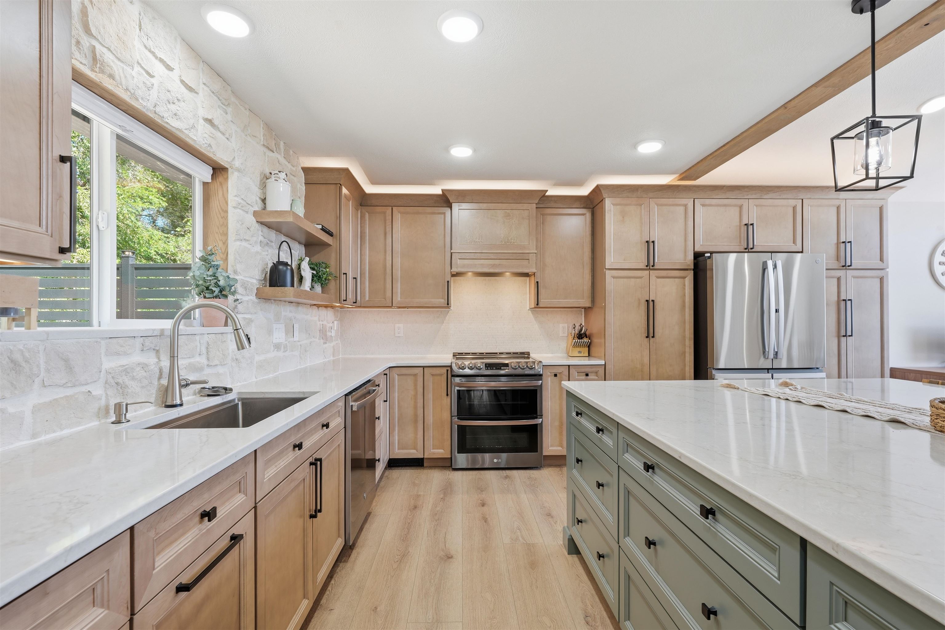 8803 N Maple St - Photo 11