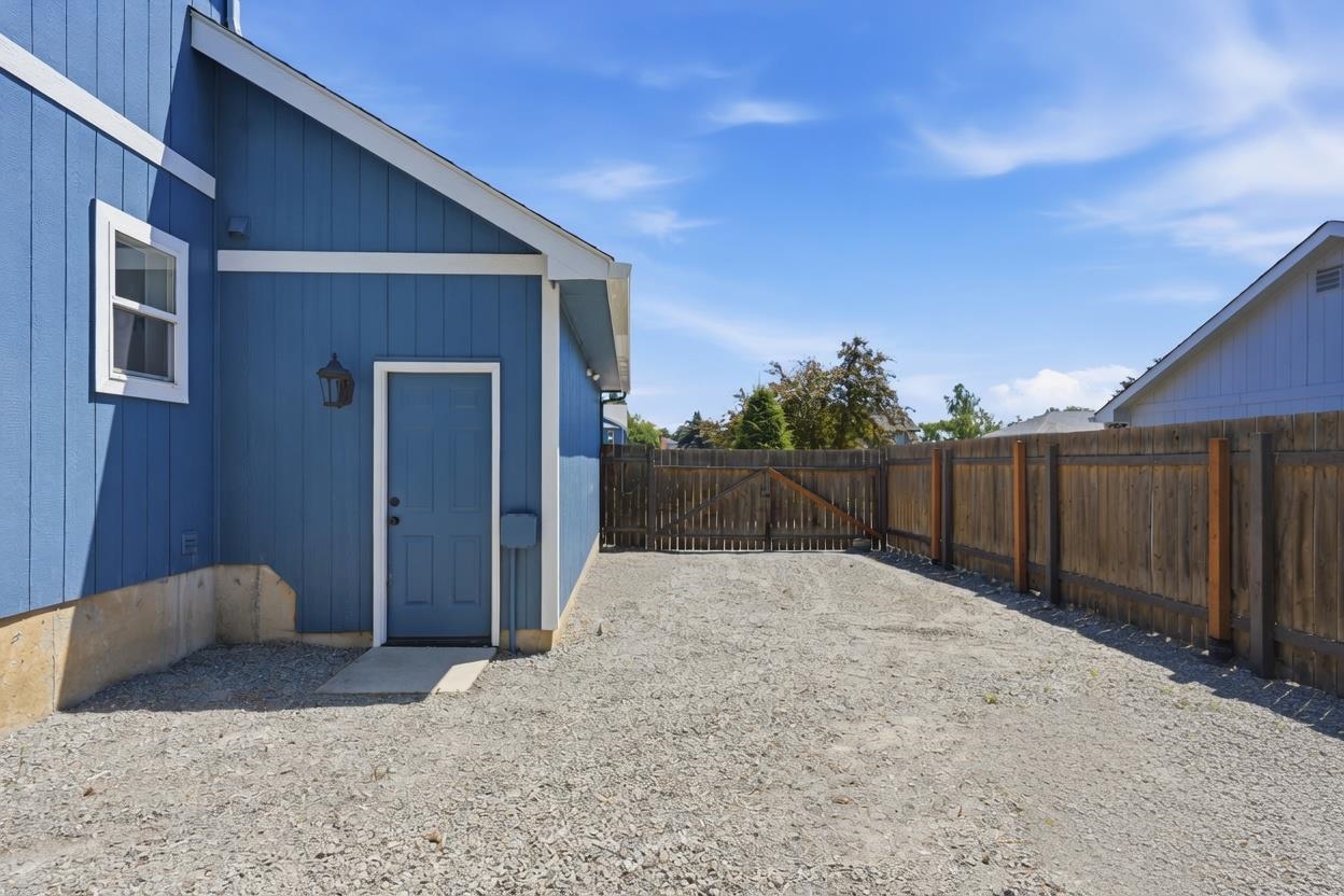 8803 N Maple St - Photo 43