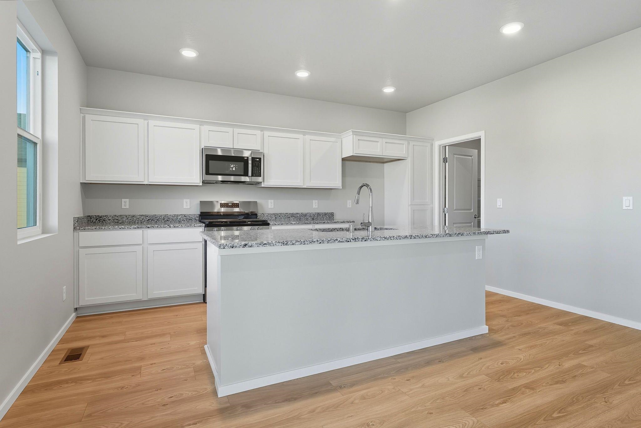 718 E 4th St - Photo 13
