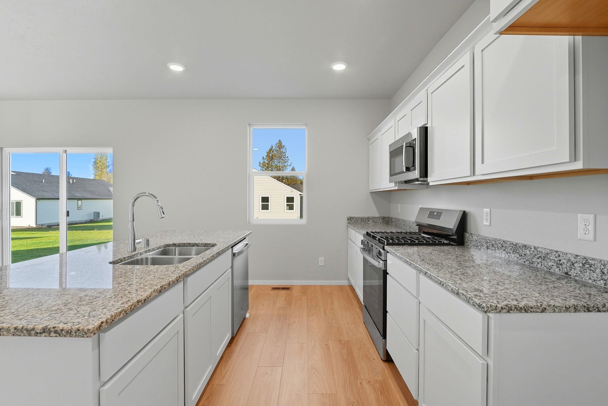 718 E 4th St - Photo 15