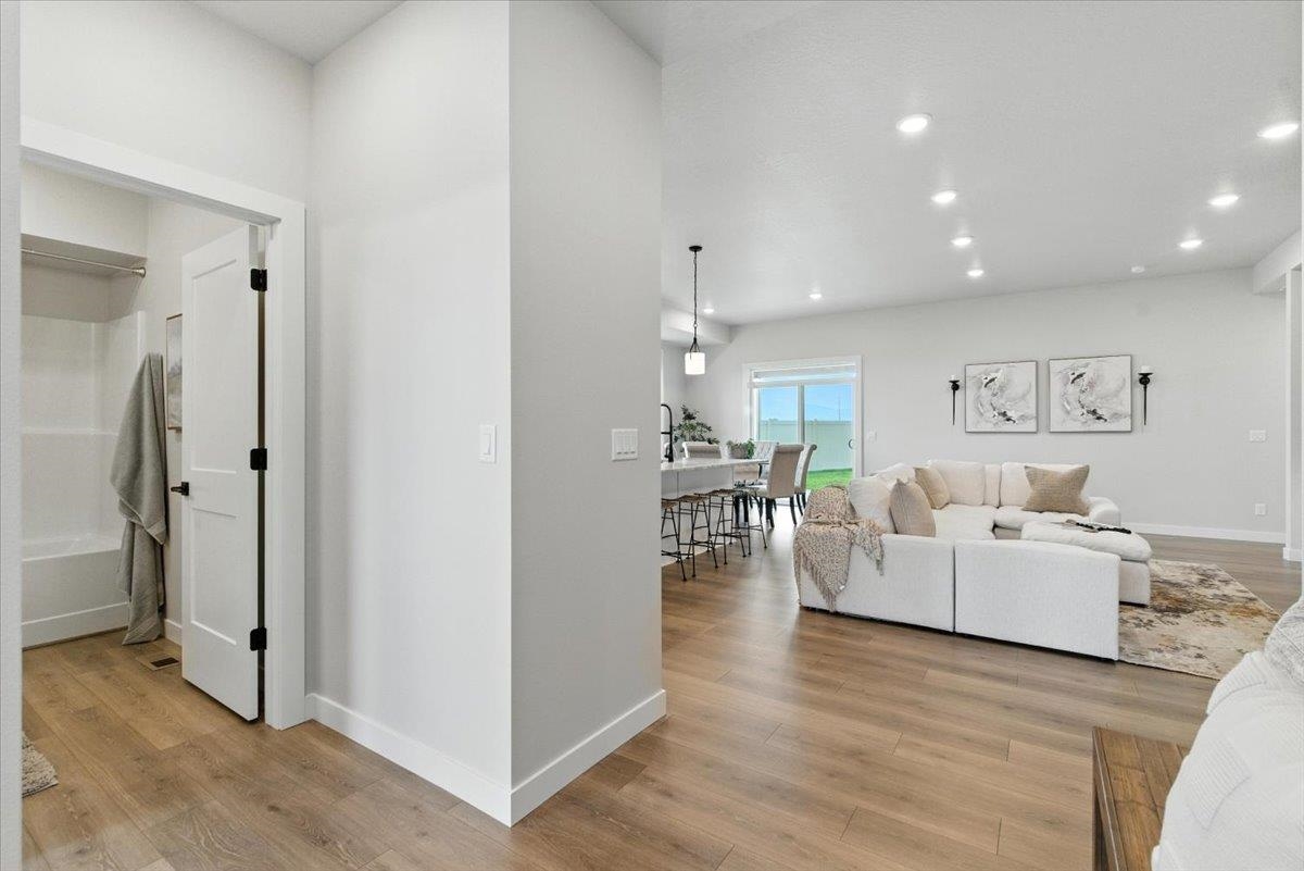 1305 N HIGH DESERT Dr - Photo 2