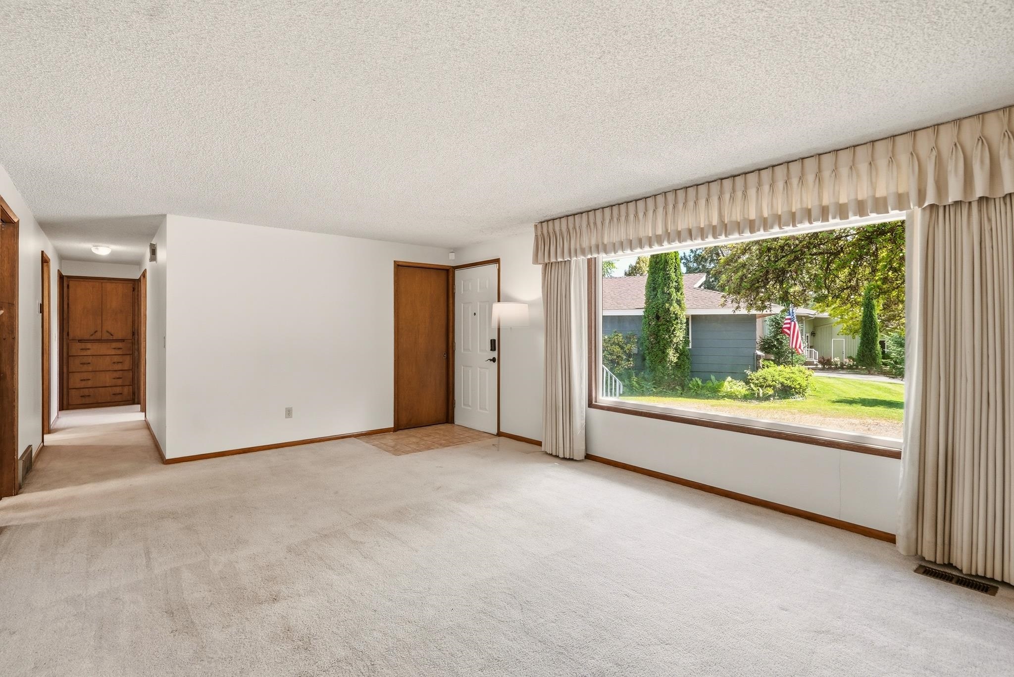 11824 N Madison St - Photo 4