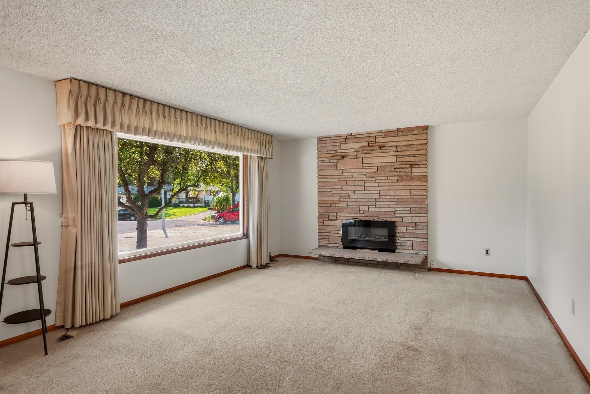 11824 N Madison St - Photo 3