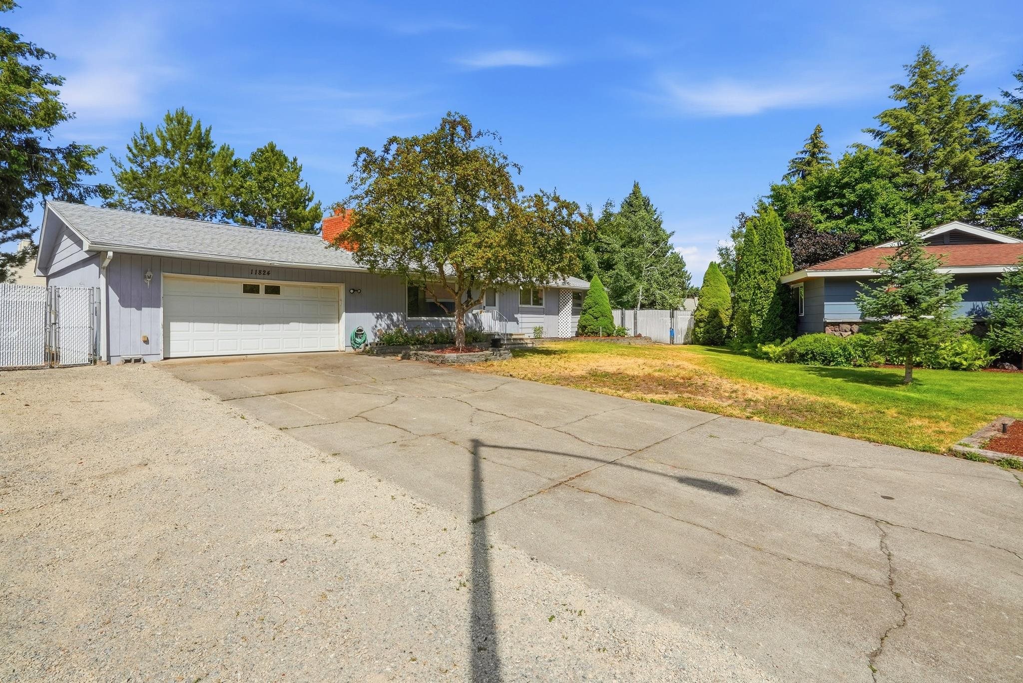 11824 N Madison St - Photo 2