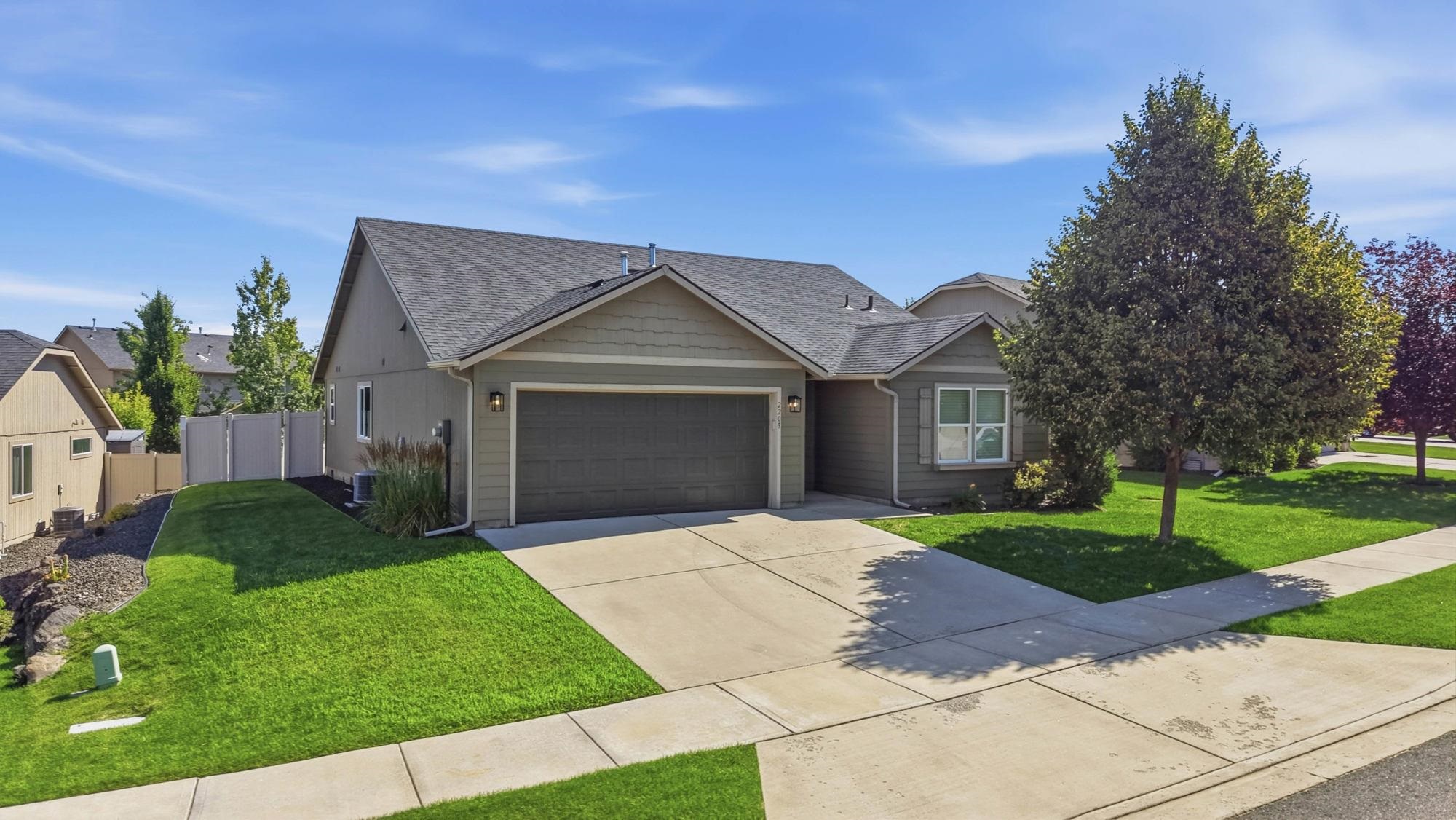2209 S Lloyd Ct - Photo 2