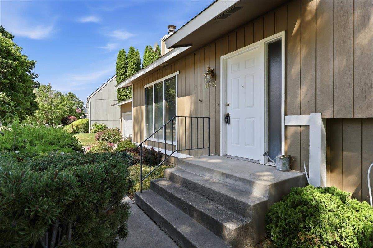 11721 E 37th Ave - Photo 4