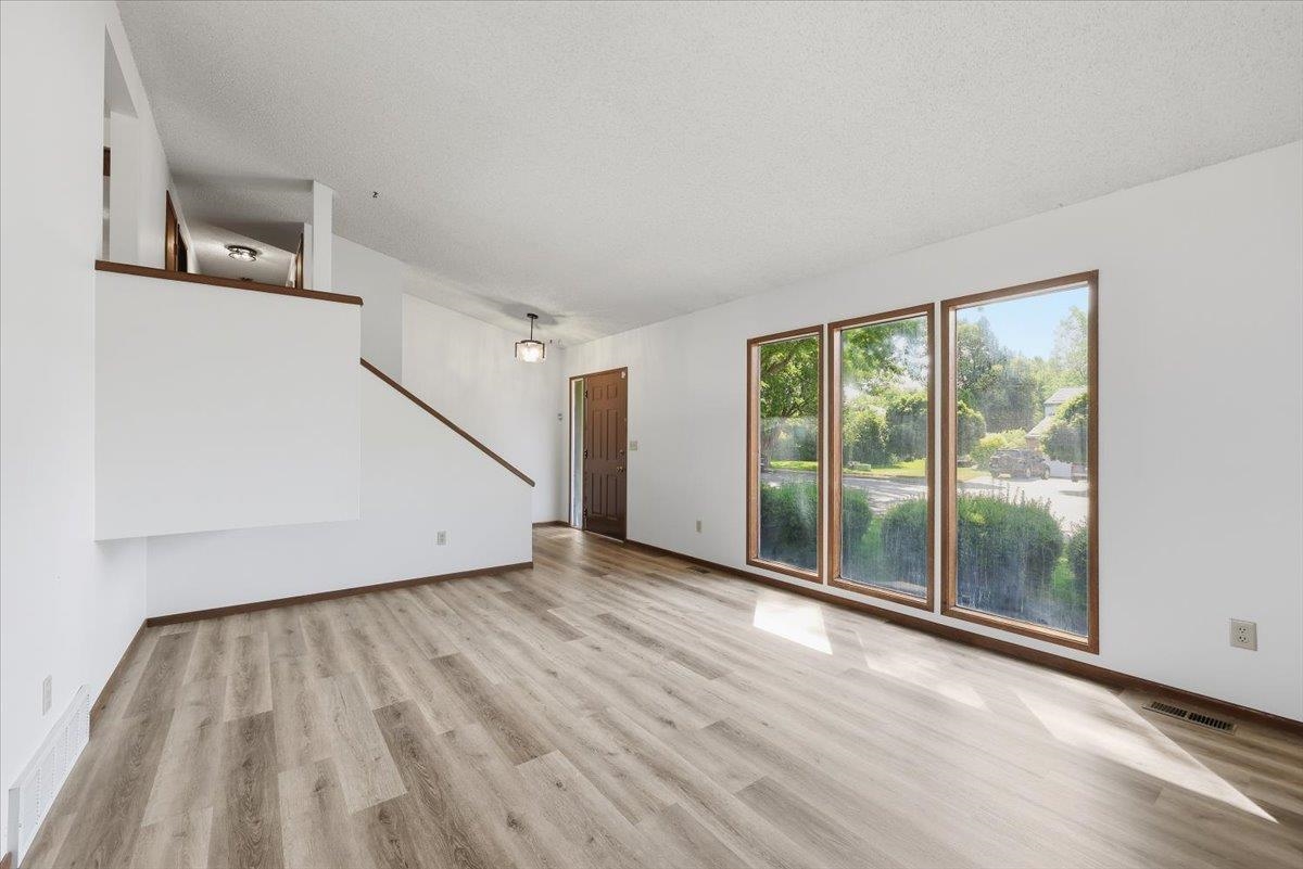 11721 E 37th Ave - Photo 5