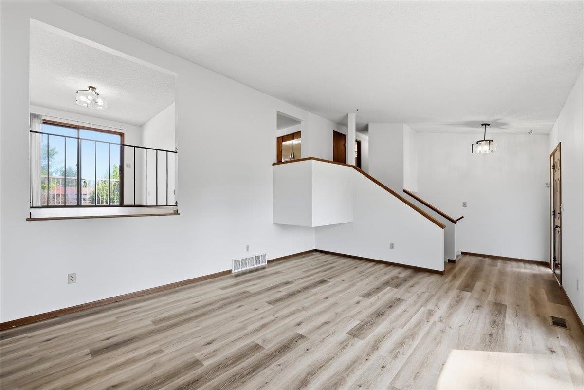 11721 E 37th Ave - Photo 6