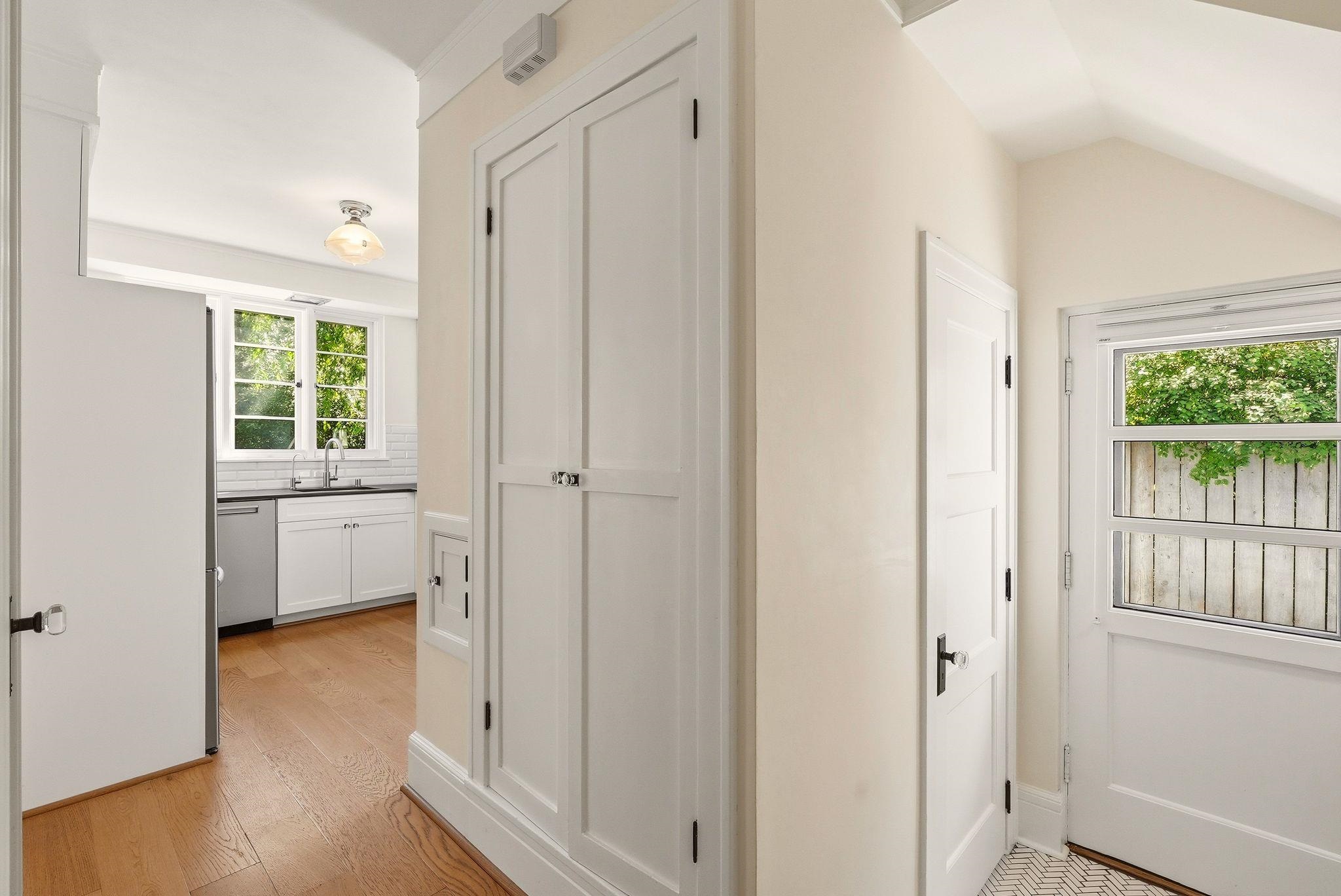 907 W 20TH Ave - Photo 13