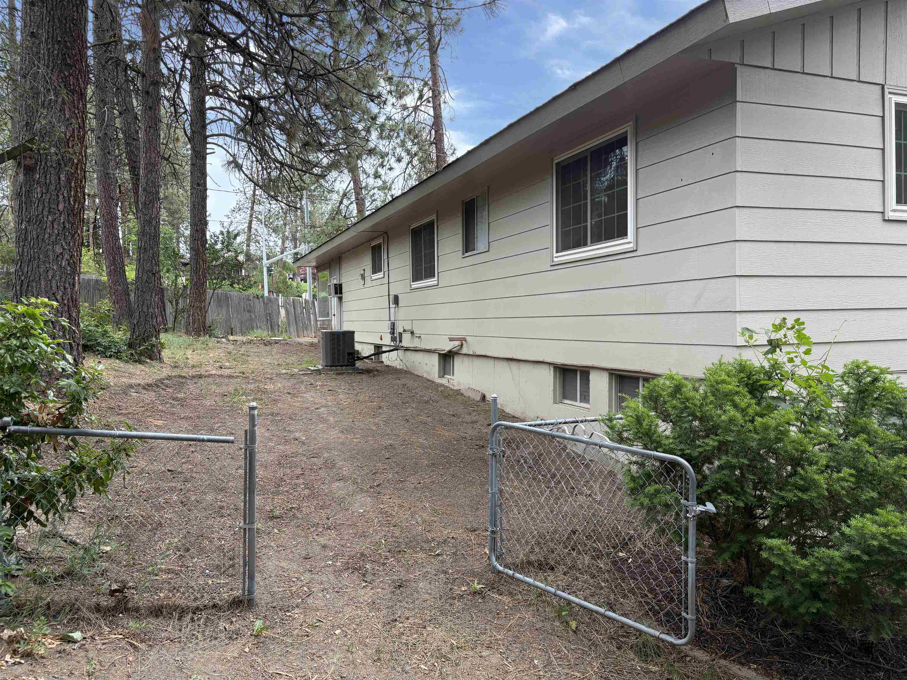 13107 E 25th Ave - Photo 2