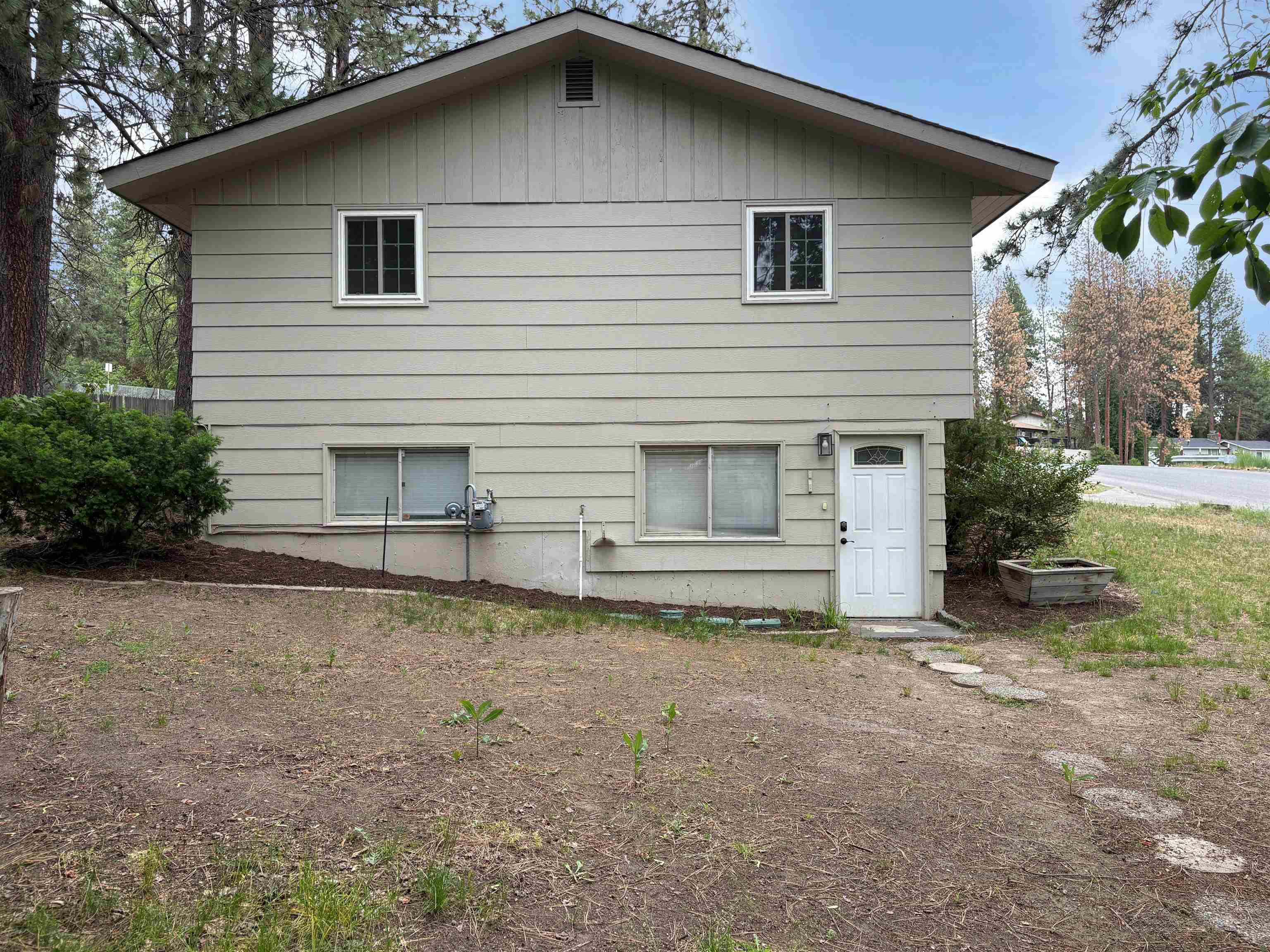 13107 E 25th Ave - Photo 3