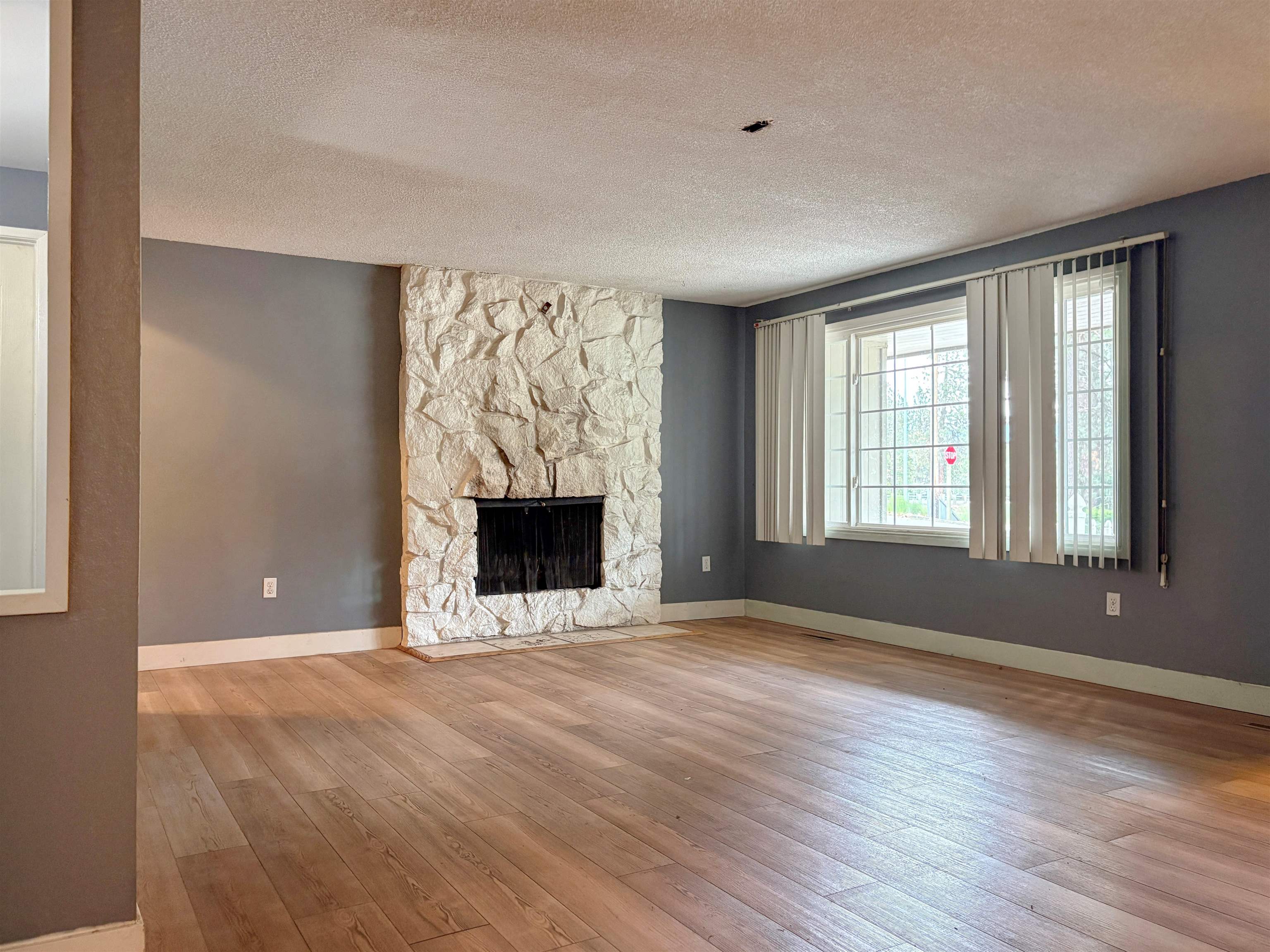 13107 E 25th Ave - Photo 4
