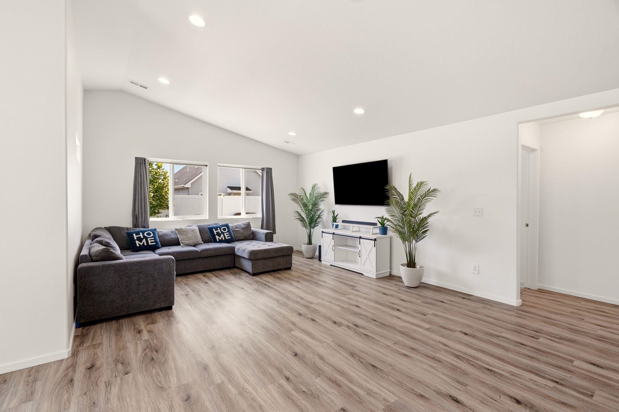 120 S Beeman St - Photo 6