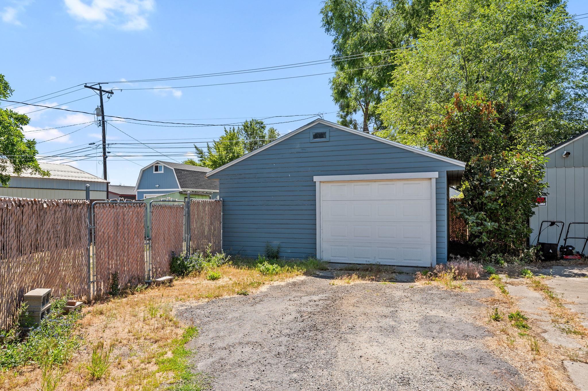 3018 N Nora Ave - Photo 16