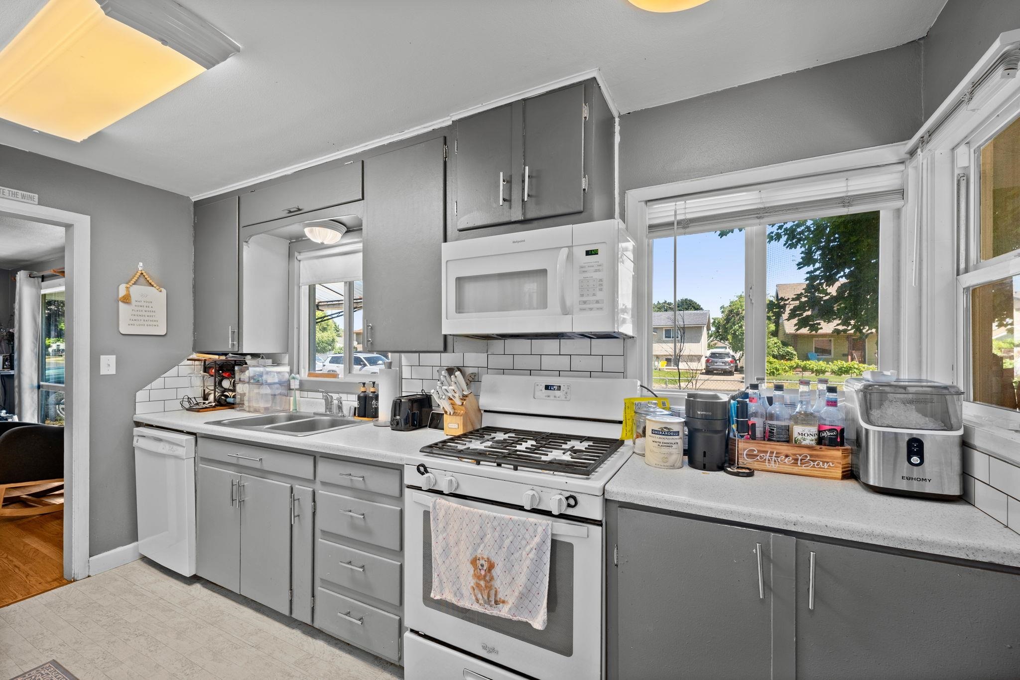 3018 N Nora Ave - Photo 7