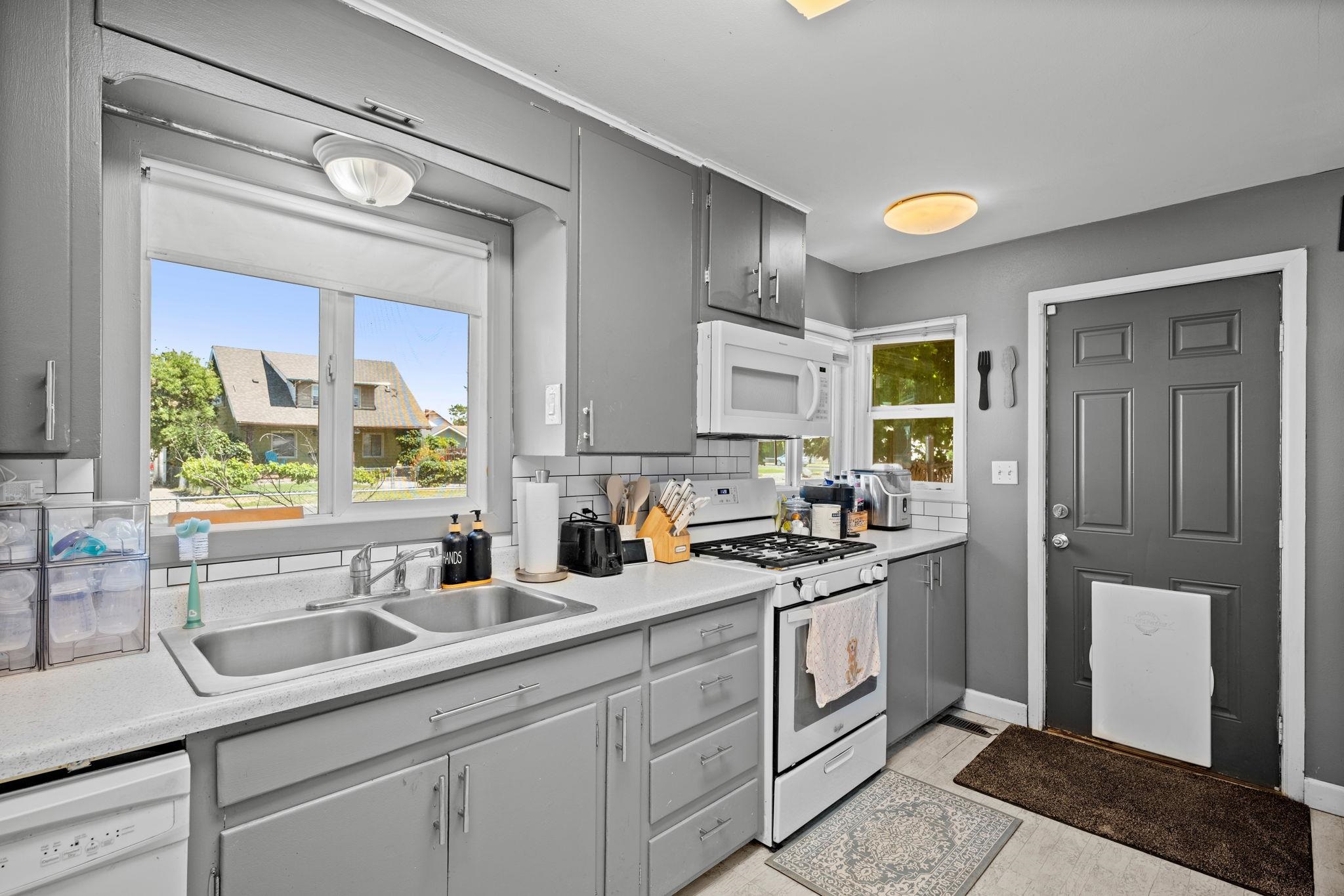 3018 N Nora Ave - Photo 8