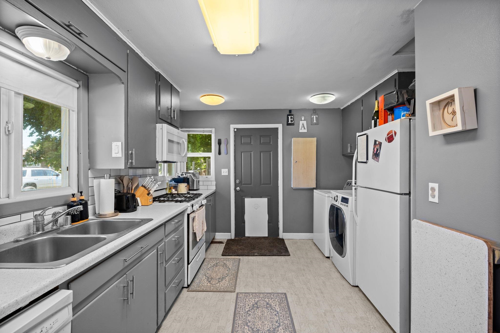 3018 N Nora Ave - Photo 10