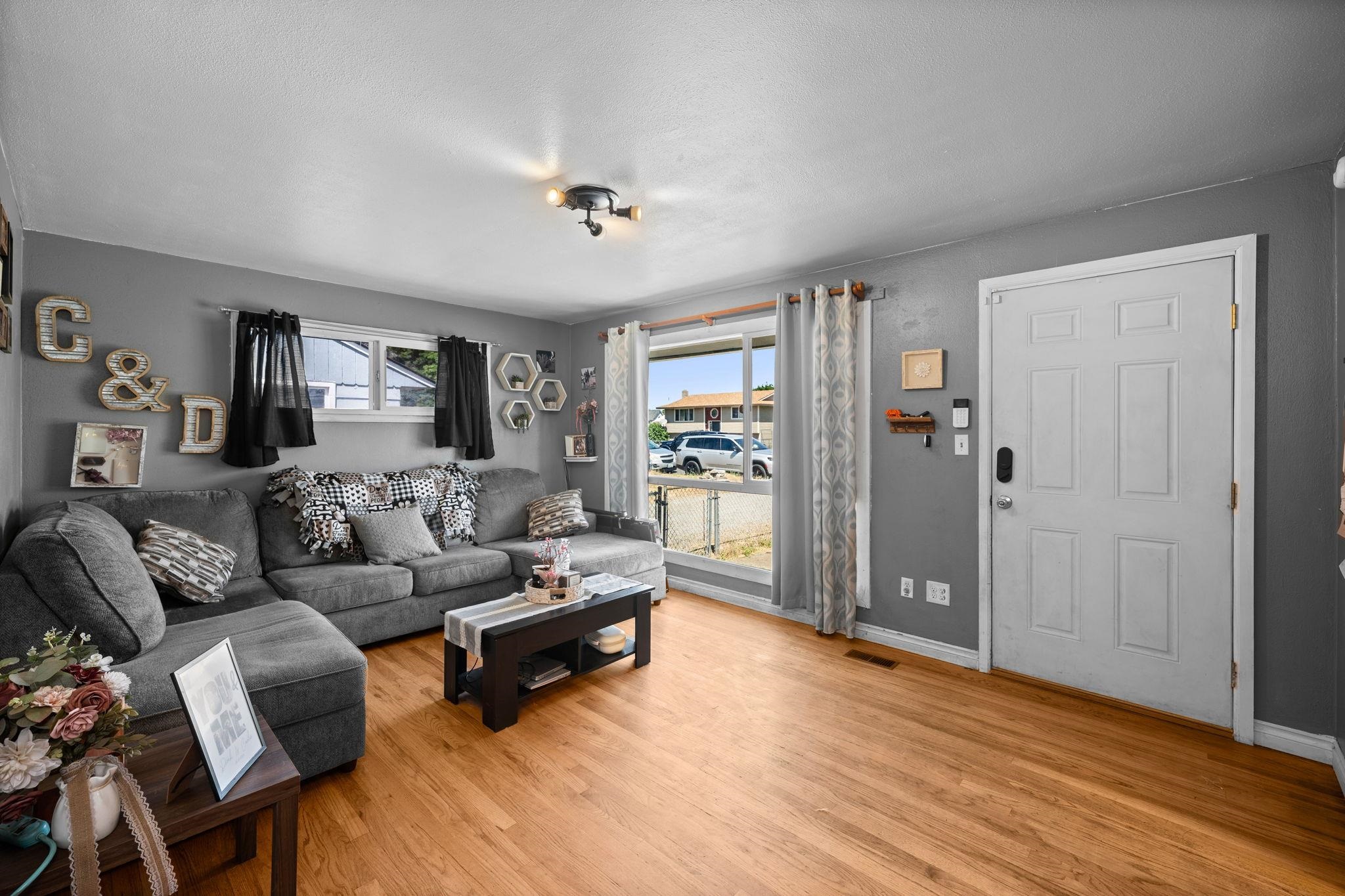 3018 N Nora Ave - Photo 5