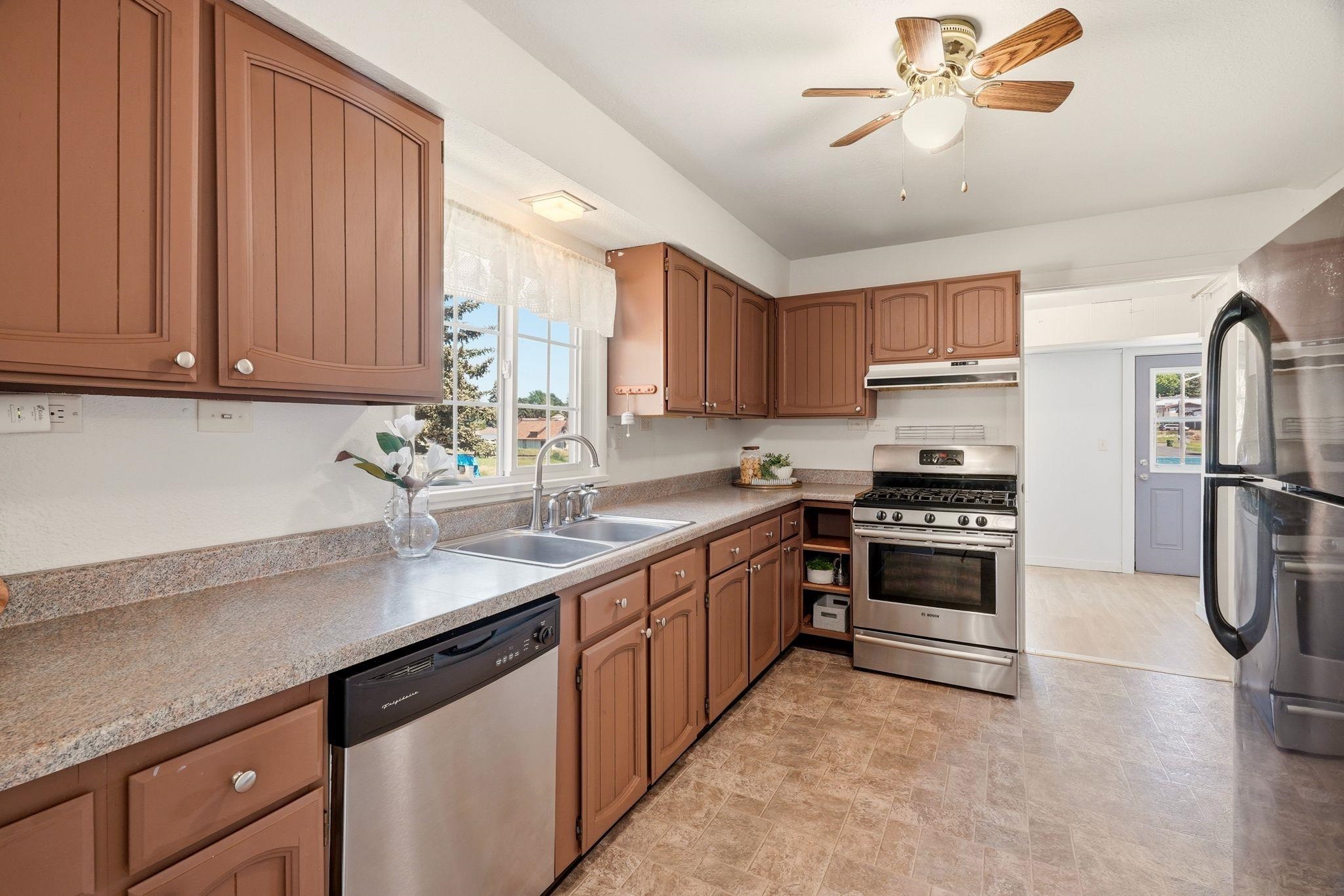 100 N Main St - Photo 10