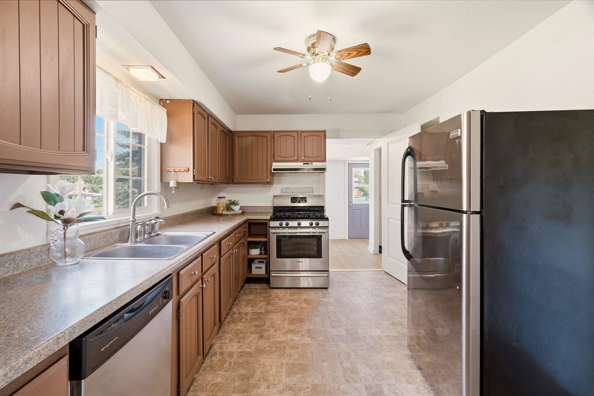 100 N Main St - Photo 11