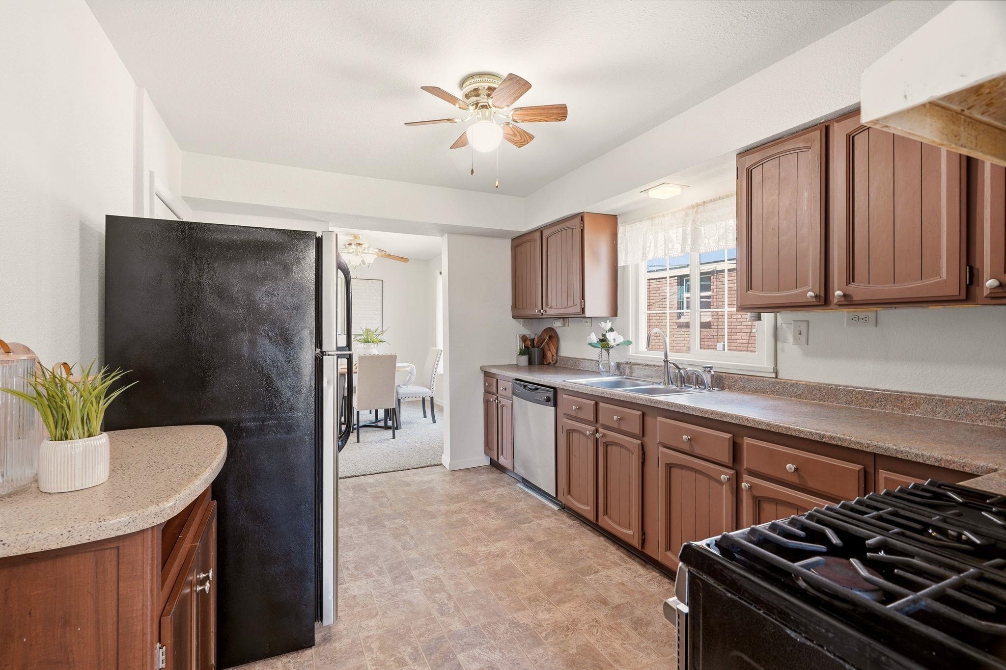 100 N Main St - Photo 12