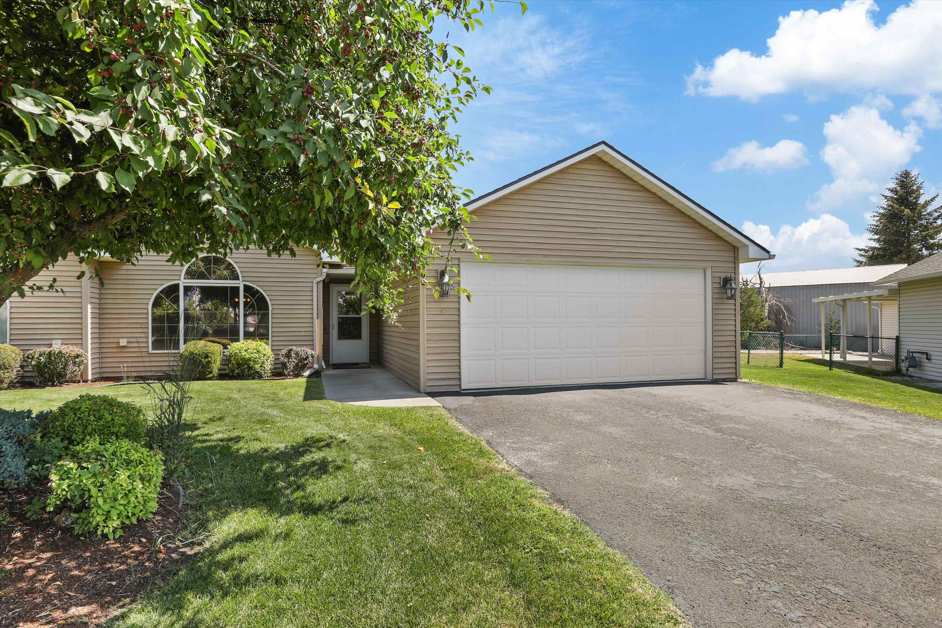 902 N Golden Ct - Photo 1