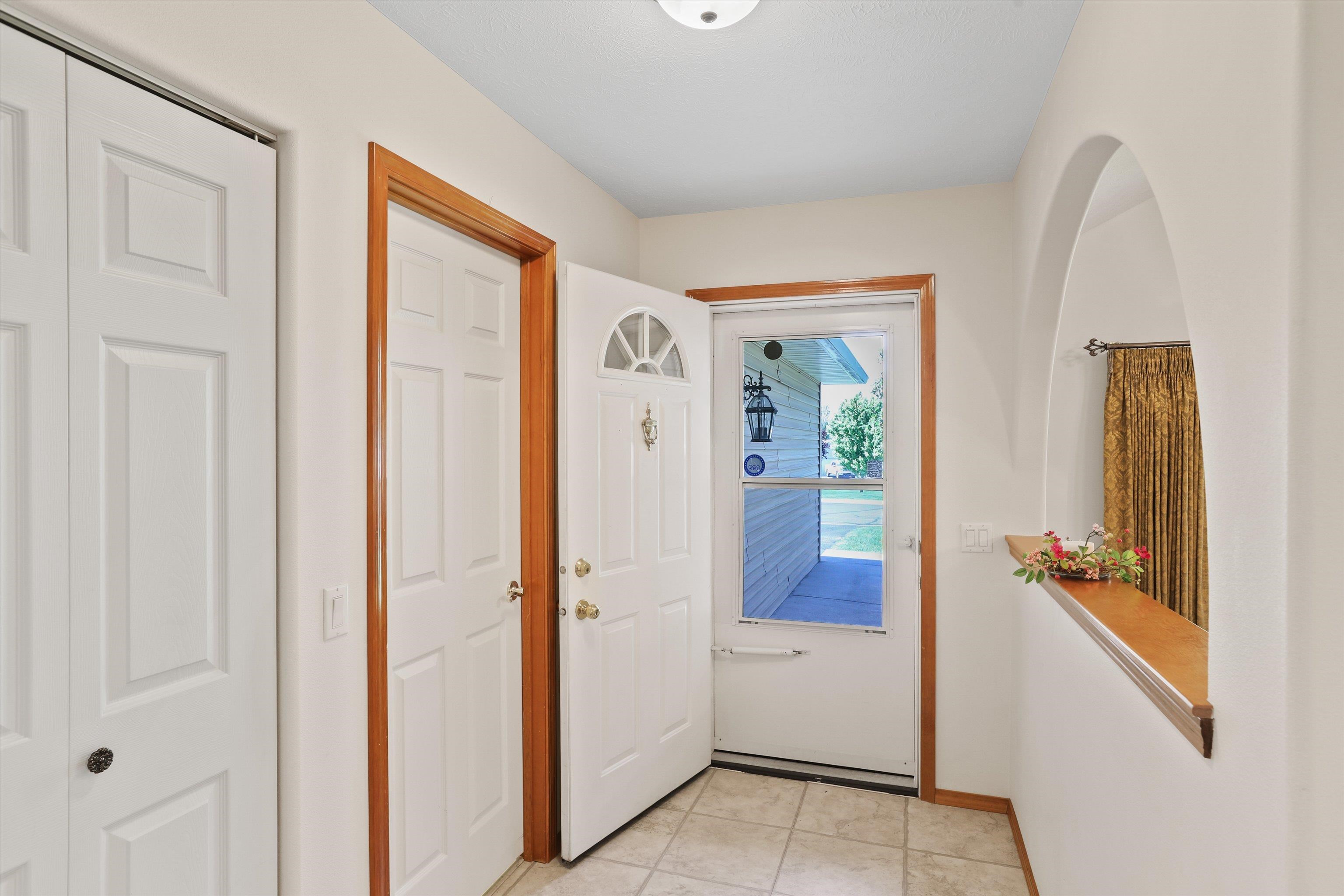 902 N Golden Ct - Photo 9