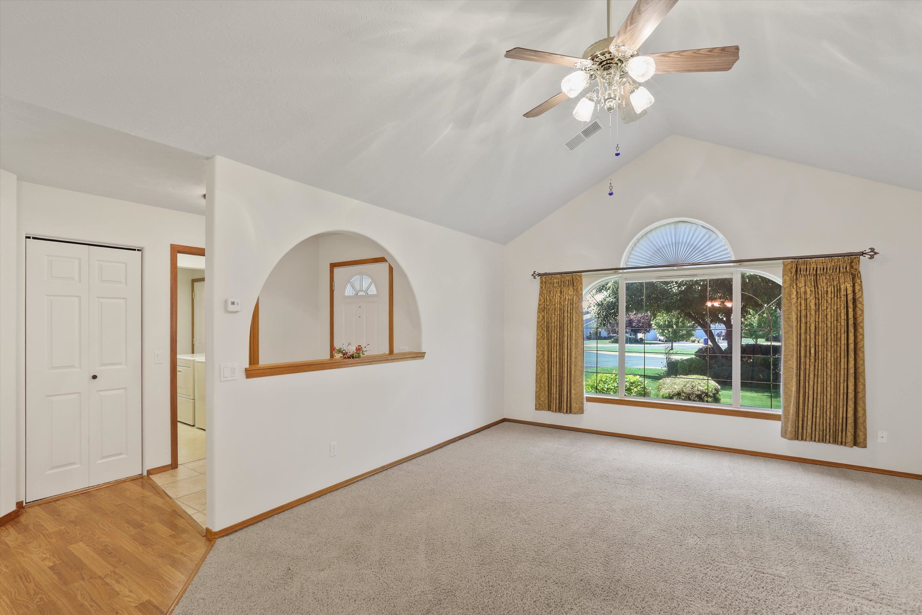 902 N Golden Ct - Photo 2