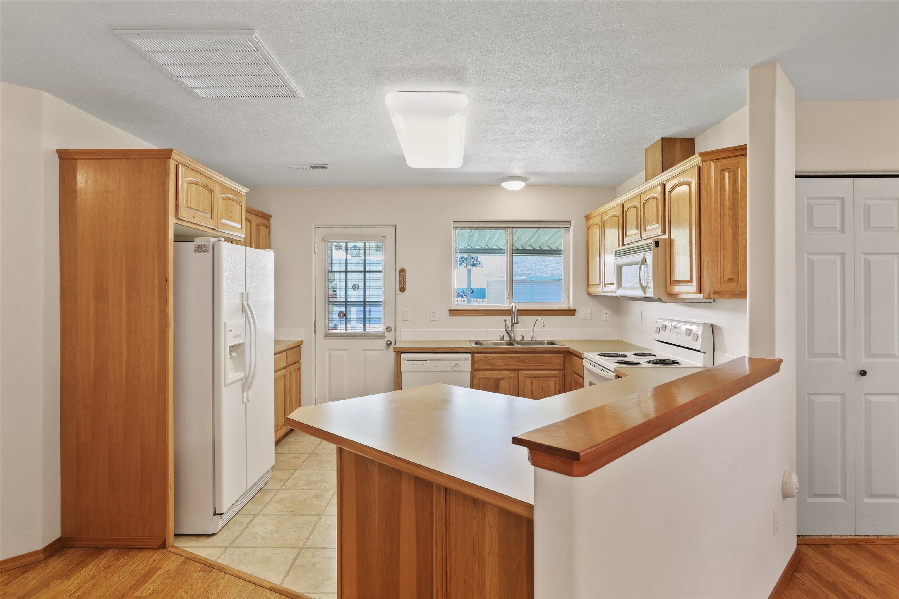 902 N Golden Ct - Photo 13