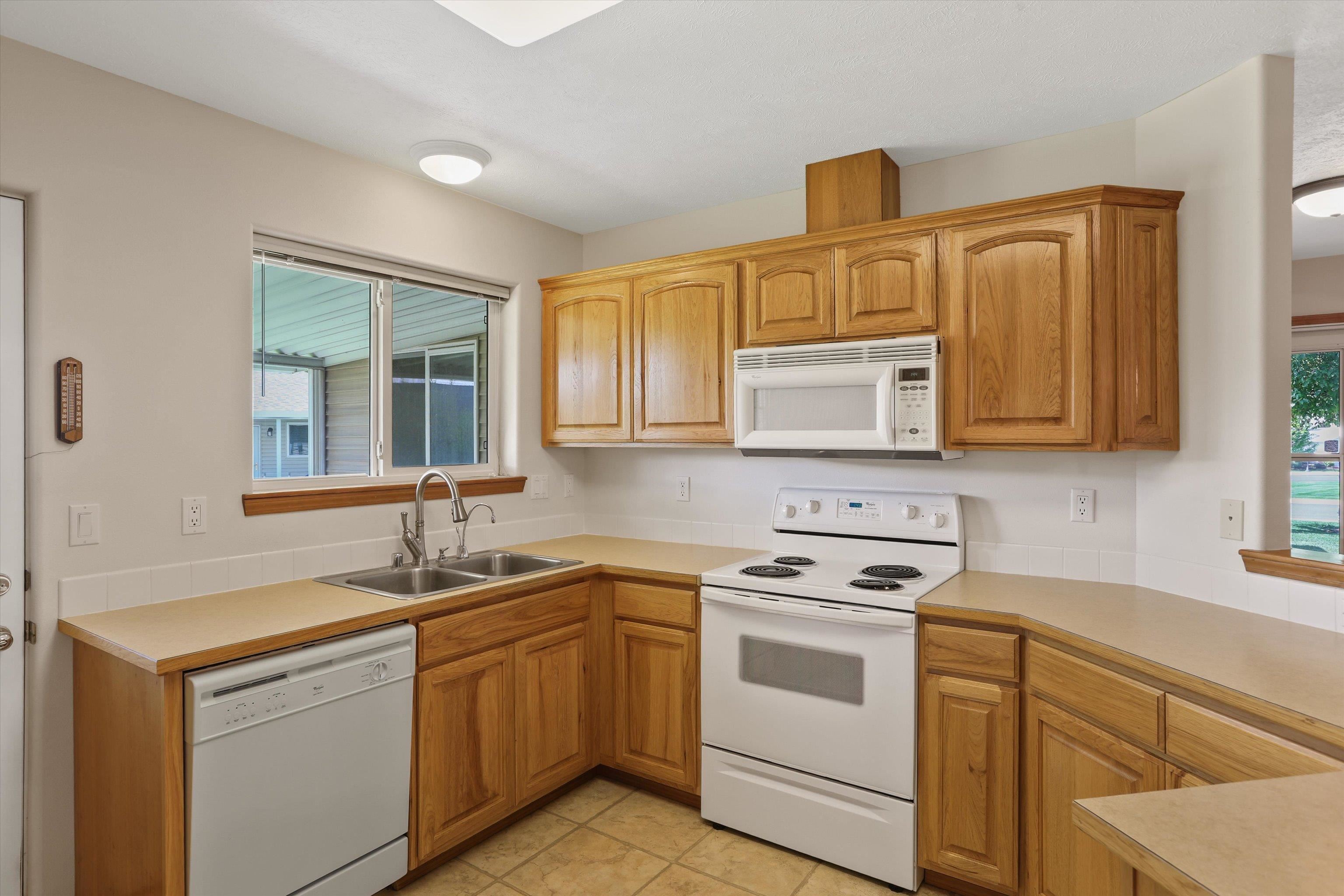 902 N Golden Ct - Photo 4