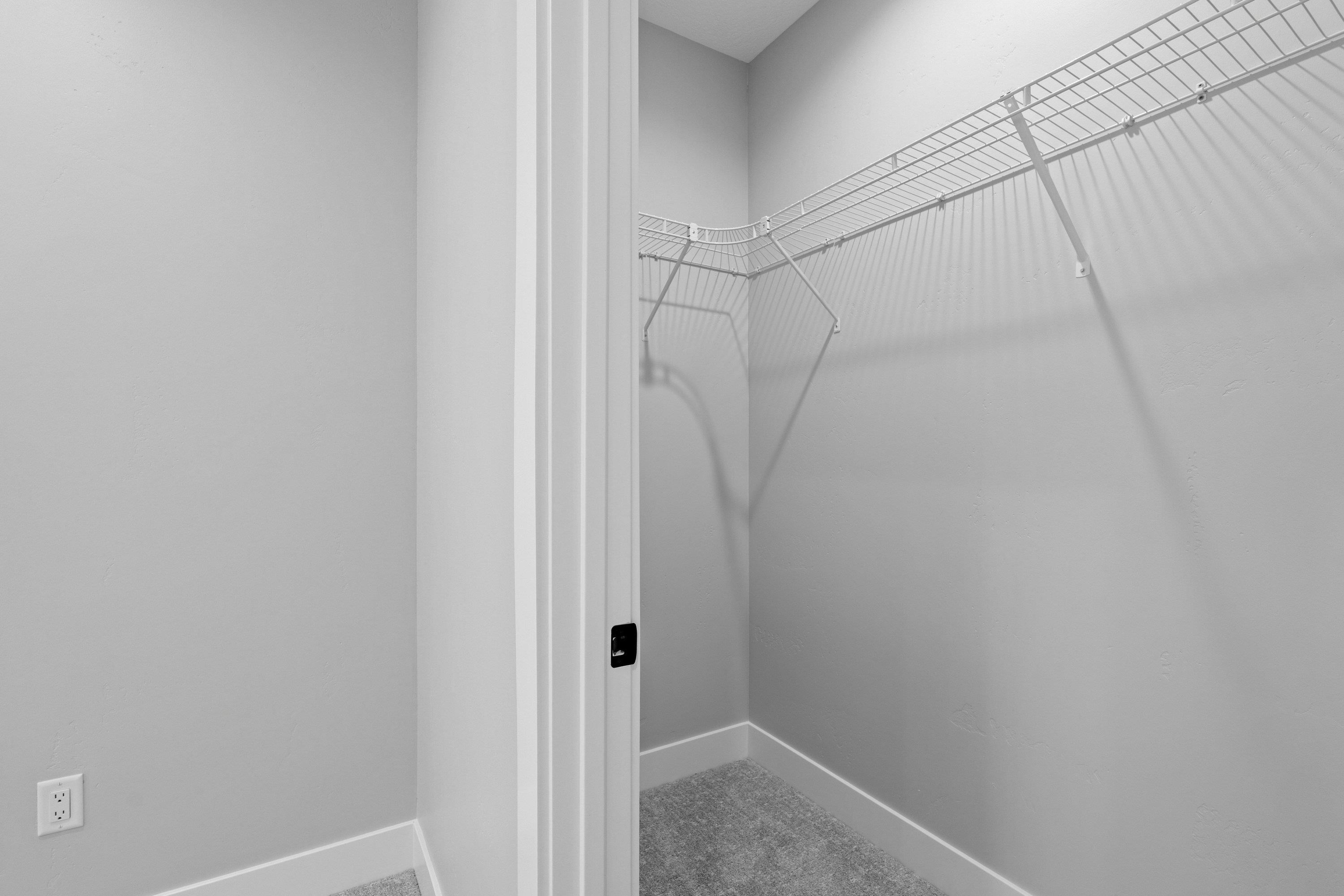 11121 E 28th Ave - Photo 32