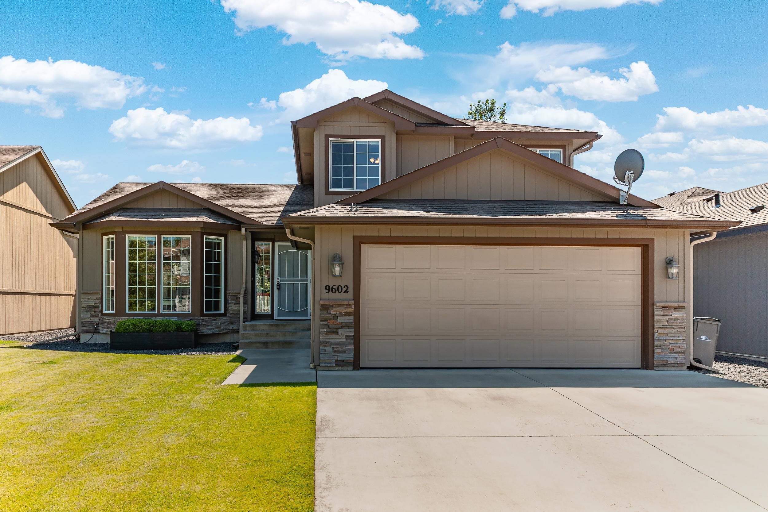 9602 E Hoffman Ln - Photo 1