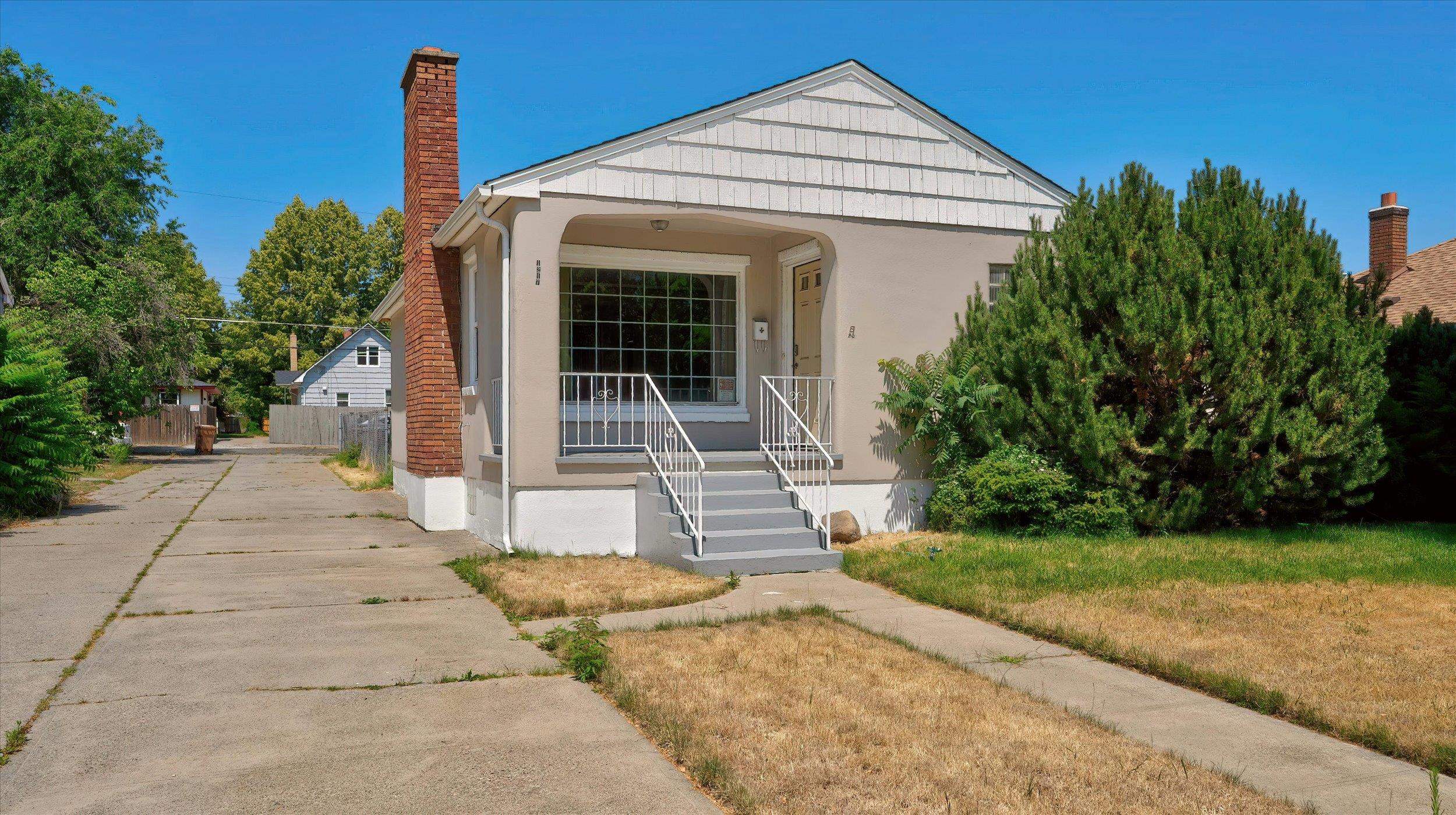 1217 E Mission Ave - Photo 1